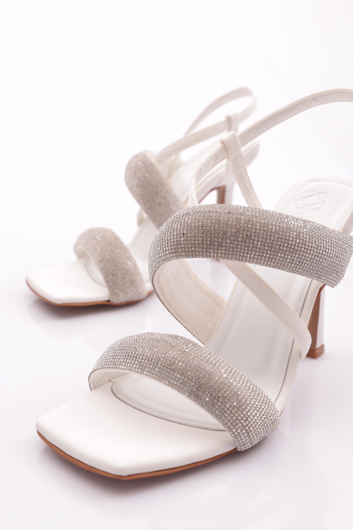 2032 Kadin Kalin Sirali Ve Çapraz Bantli Silver Taşli Topuklu Ayakkabi - Görsel 5