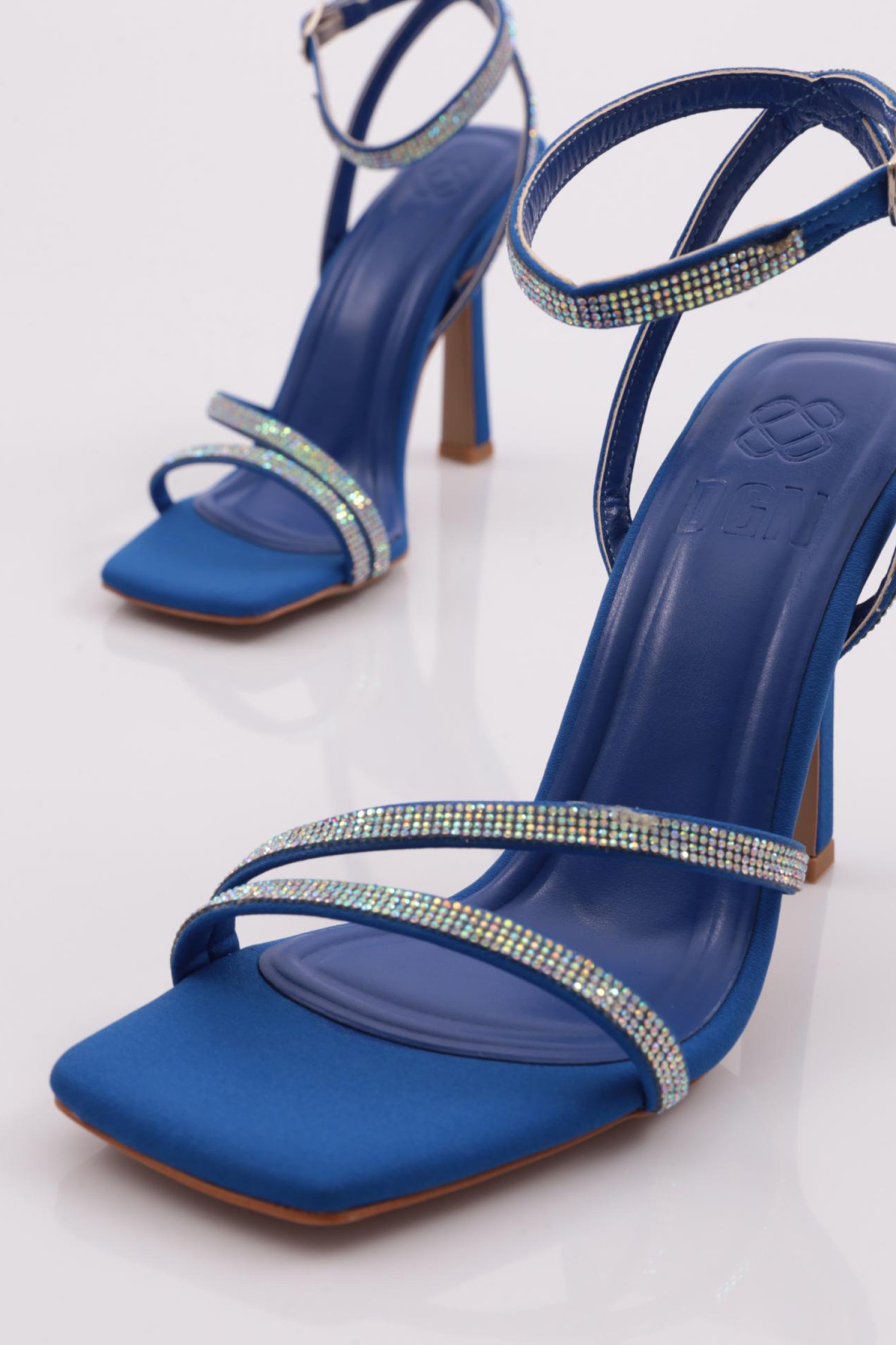 2026 Kadin Silver Taşli Bilekten Kemer Bağlamali Topuklu Sandalet - Görsel 5