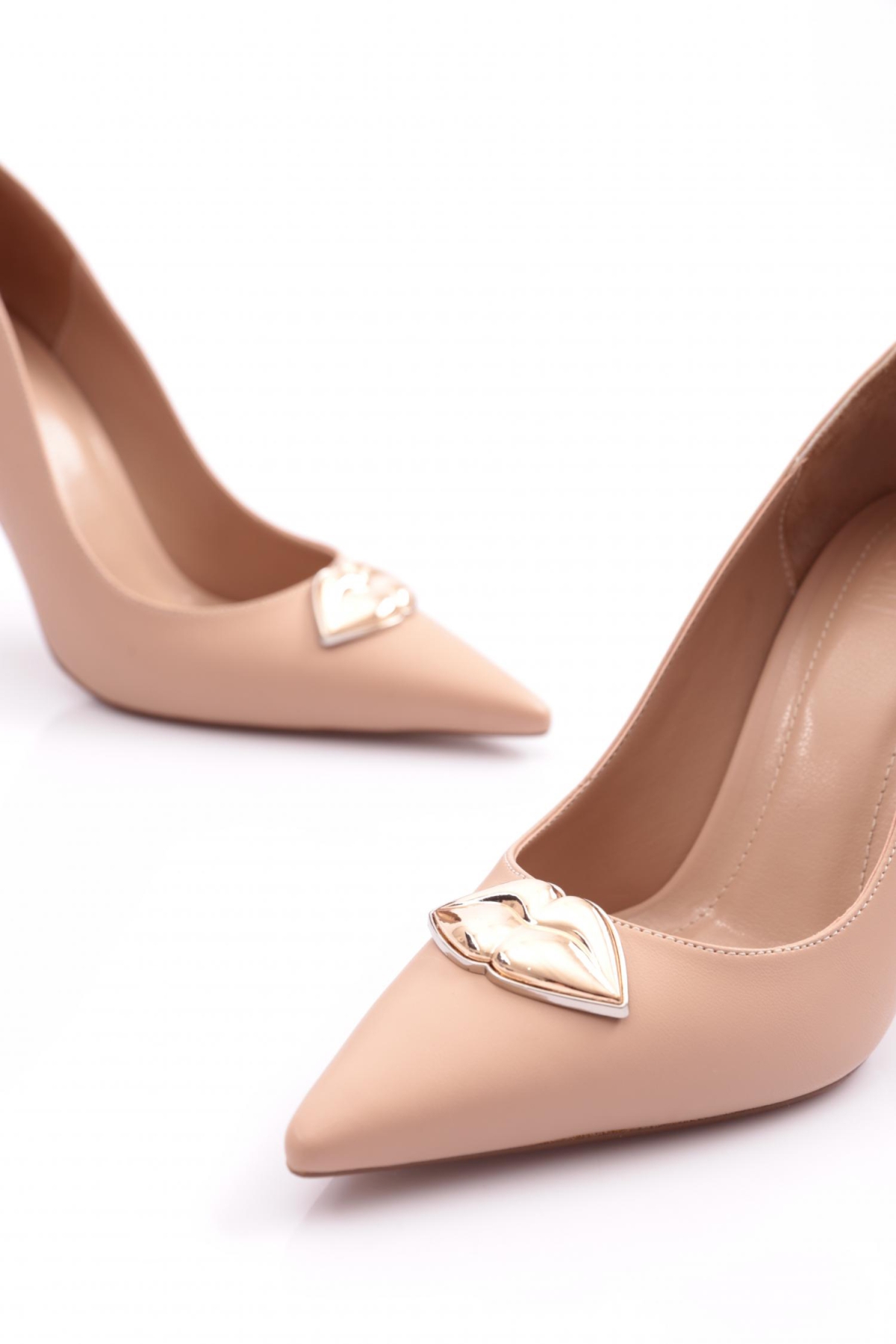 9041 Kadin Sivri Burun Metal Dudak Aksesuarli Topuklu Ayakkabi - Görsel 5