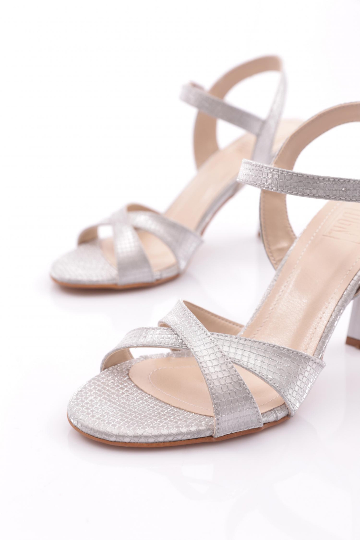 910 Kadin Bilekten Bağlamali Topuklu Ayakkabi - Görsel 5