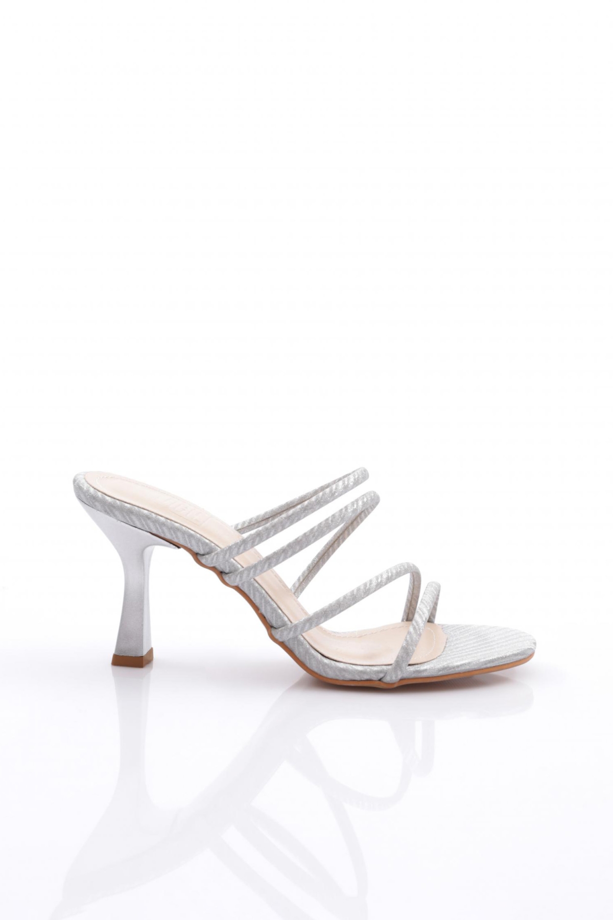 905 Kadin Şerit Detayli Topuklu Terlik - Görsel 2