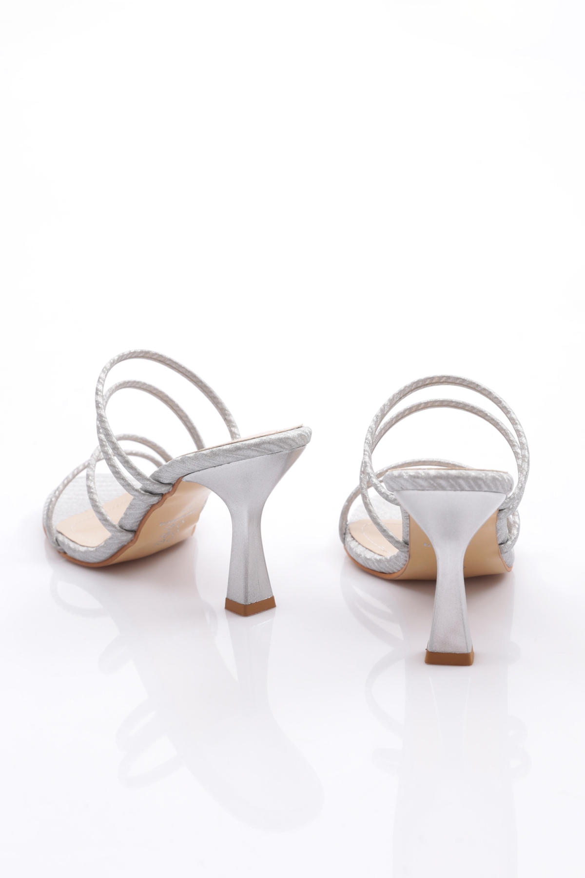 905 Kadin Şerit Detayli Topuklu Terlik - Görsel 4