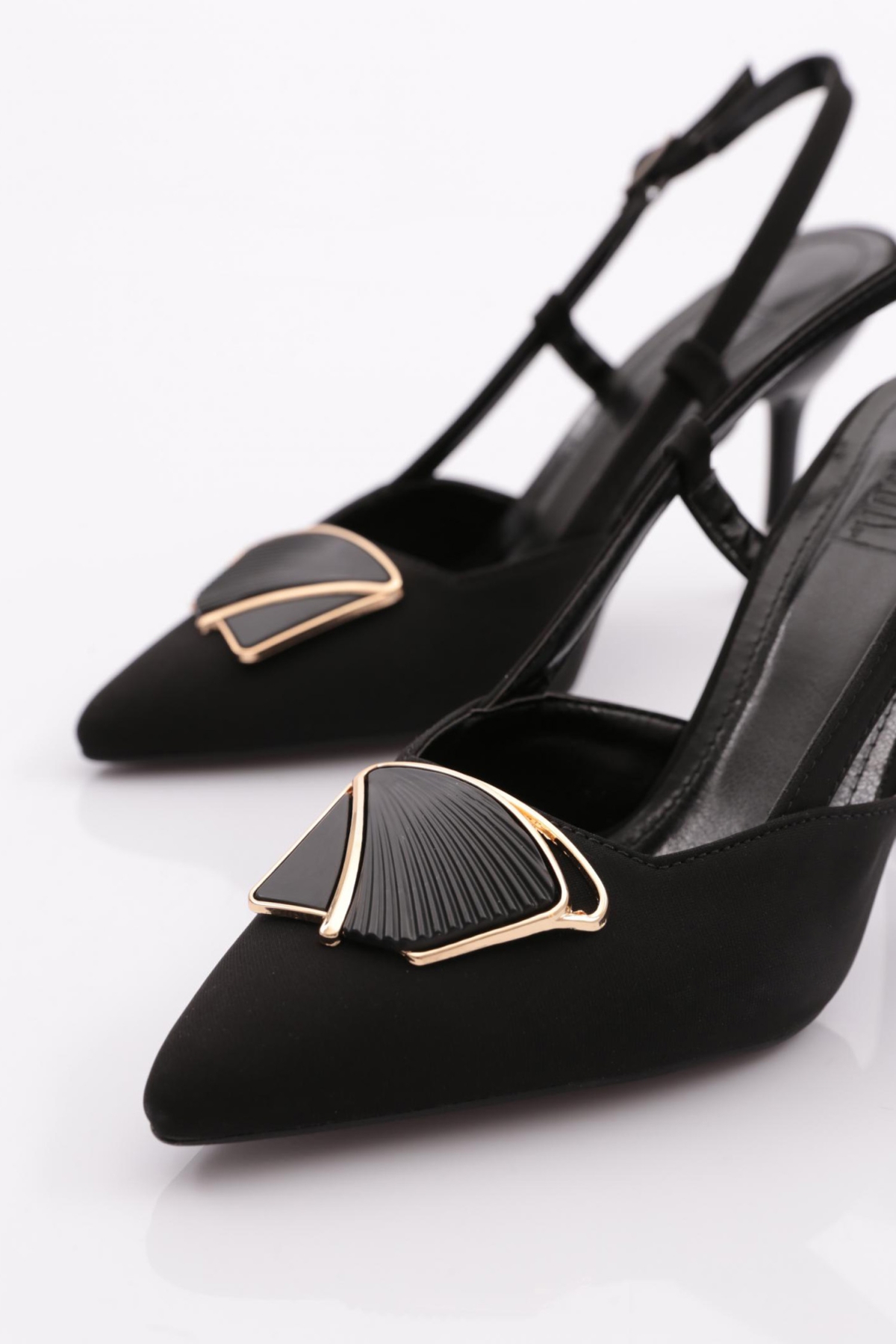 https://floimages.mncdn.com/media/catalog/product/24-05/02/201196473-4-1714629209.jpg