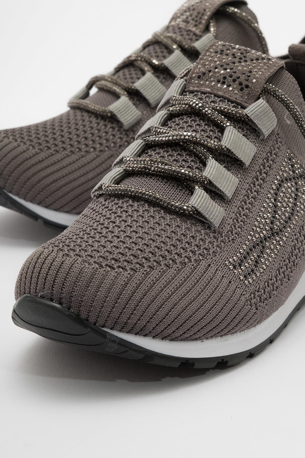 Kaydırmaz Taban Taşlı Kadın Spor Ayakkabı FÜME - Görsel 4