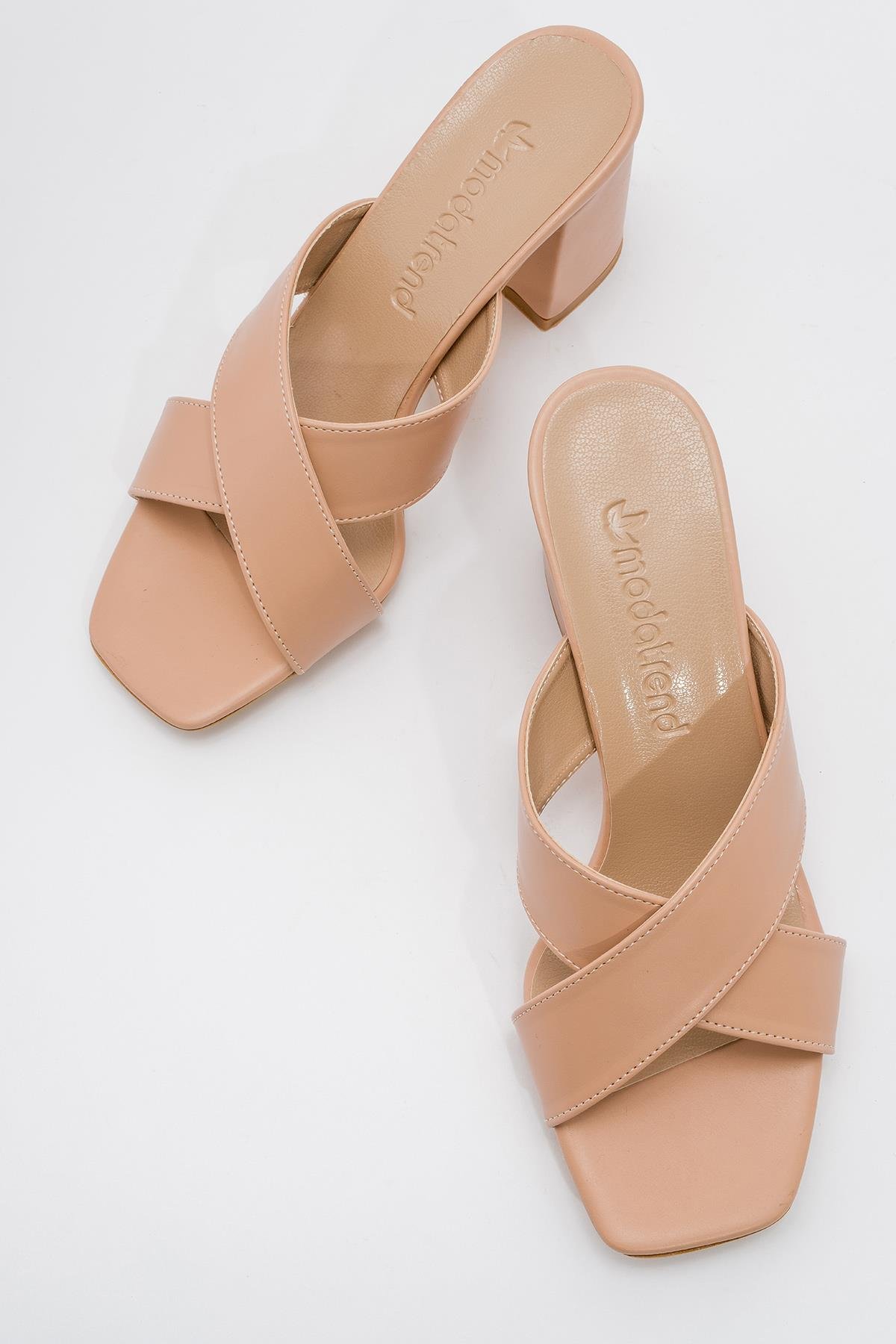 Çapraz Bantlı Topuklu Terlik NUDE CİLT - Görsel 6