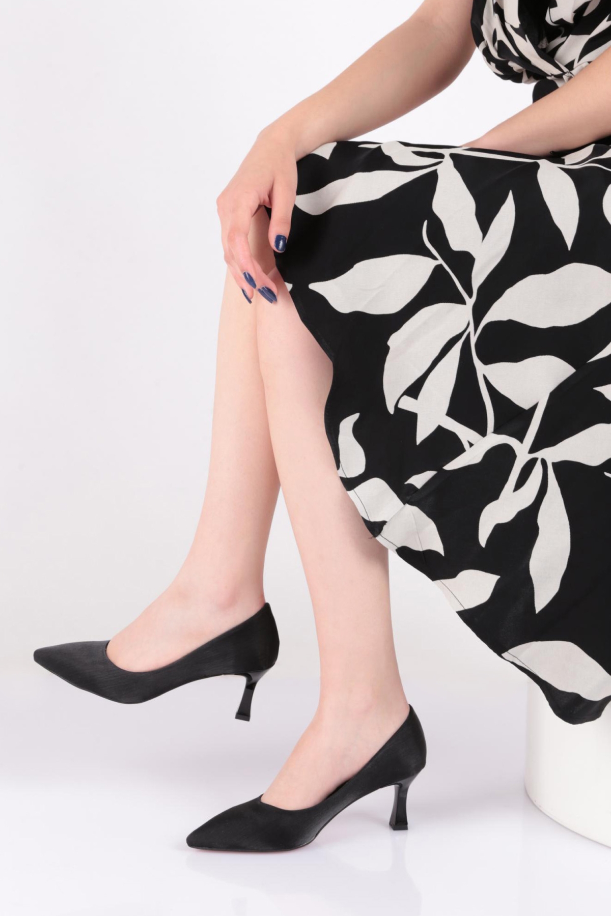 320 Sivri Burun Parmak Dekolteli Topuklu Ayakkabi - Görsel 6