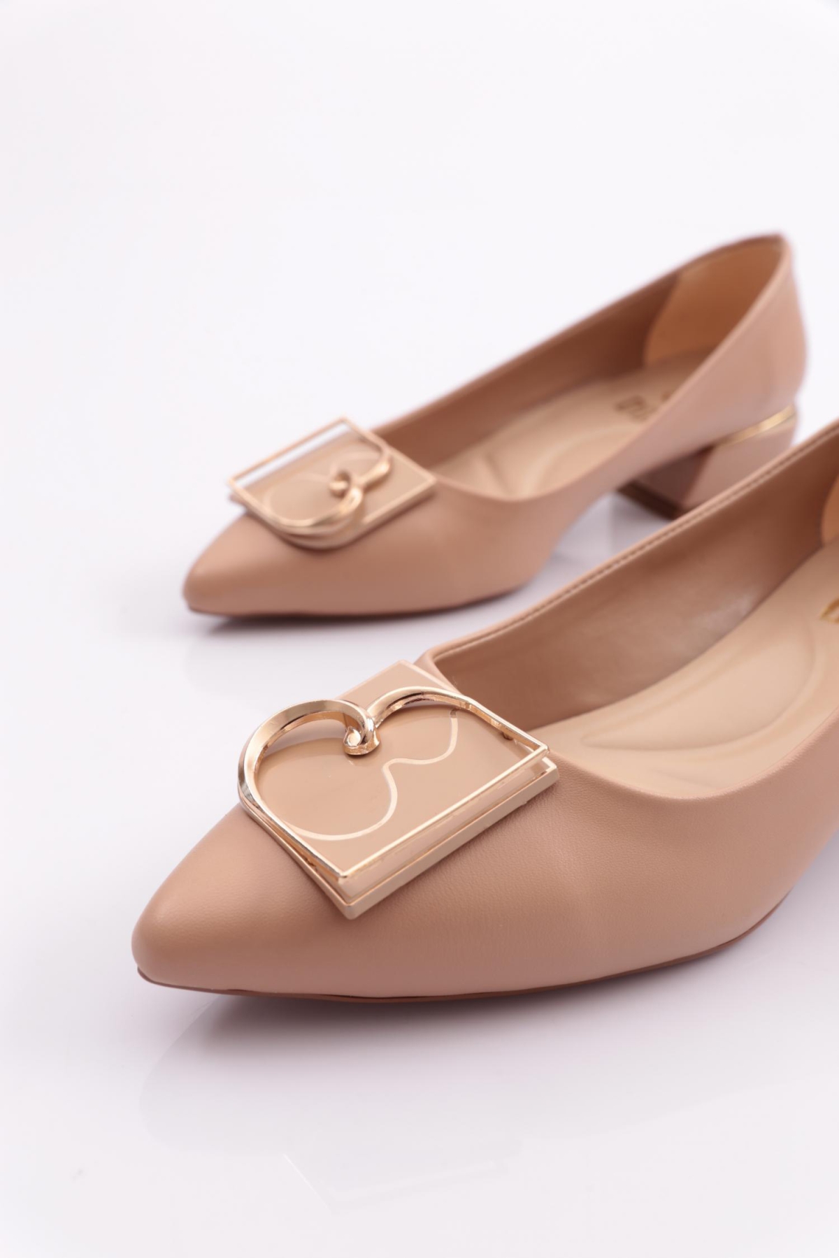 6874 Kadin Metal Broşlu Topuklu Ayakkabi - Görsel 5