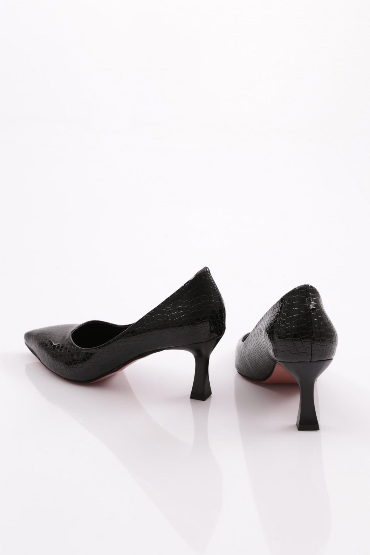 Dgn Çok Renkli Dgn Sivri Burun Parmak Dekolteli Topuklu Ayakkabi