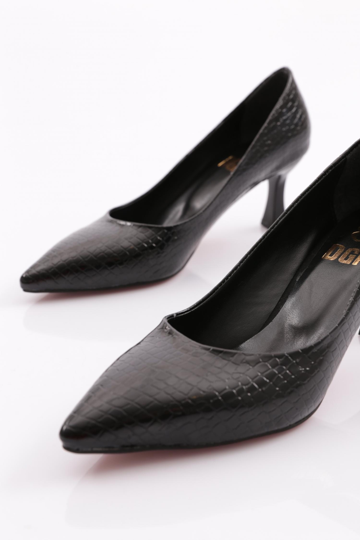 Dgn Çok Renkli Dgn Sivri Burun Parmak Dekolteli Topuklu Ayakkabi