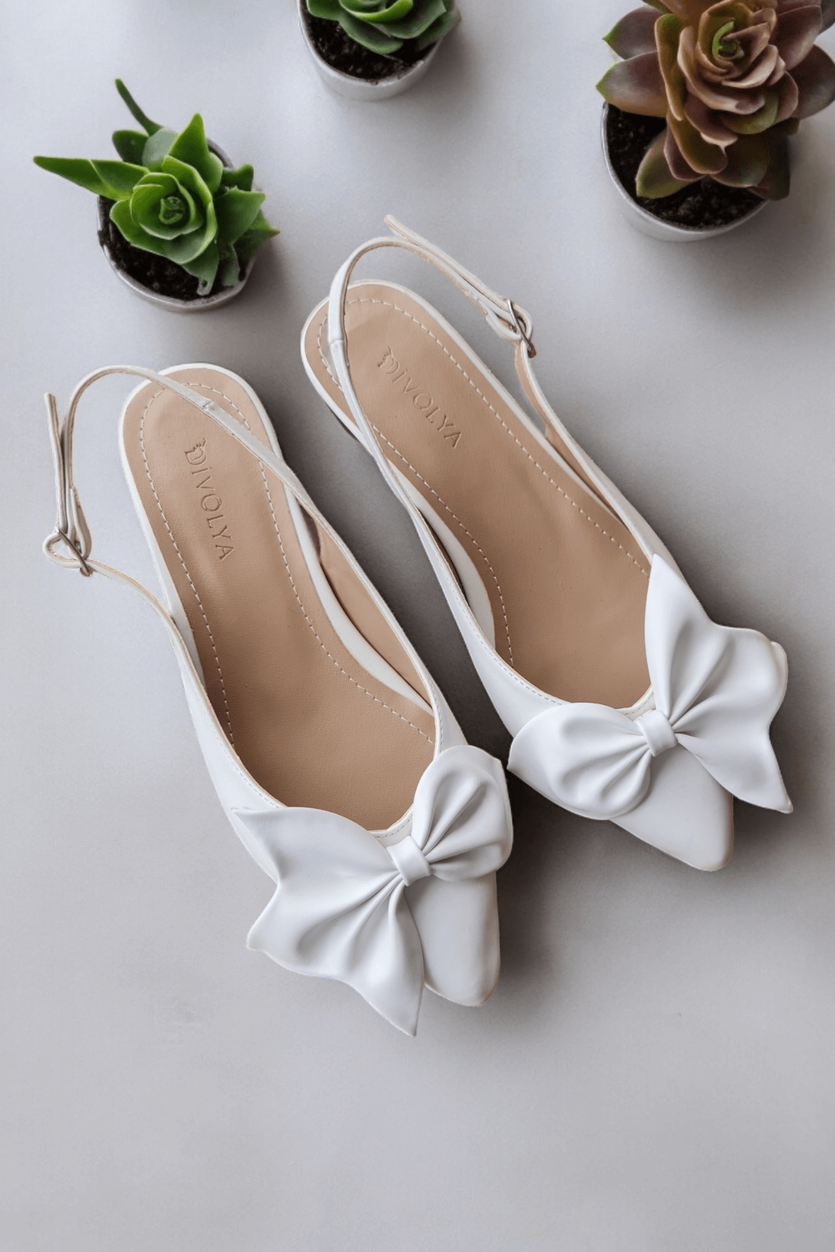 Nunka Beyaz Fiyonklu (2 cm Topuklu) Bilekten Bantlı Sivri Burun Günlük Babet - Görsel 2