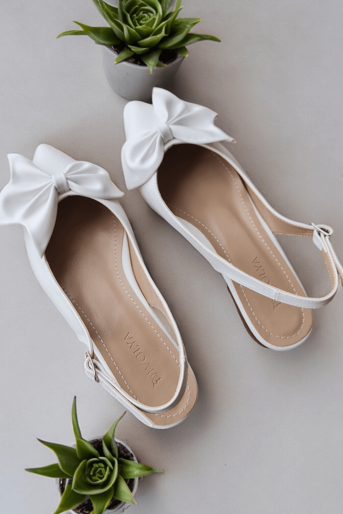 Nunka Beyaz Fiyonklu (2 cm Topuklu) Bilekten Bantlı Sivri Burun Günlük Babet - Görsel 4