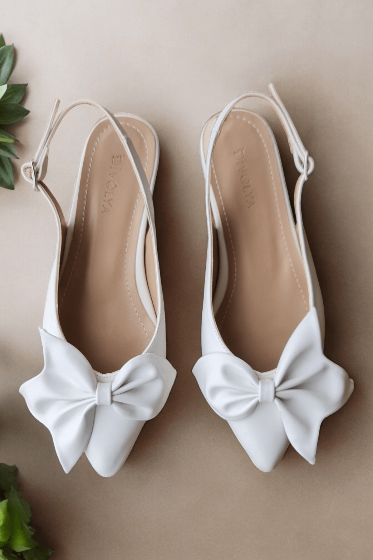 Nunka Beyaz Fiyonklu (2 cm Topuklu) Bilekten Bantlı Sivri Burun Günlük Babet - Görsel 5