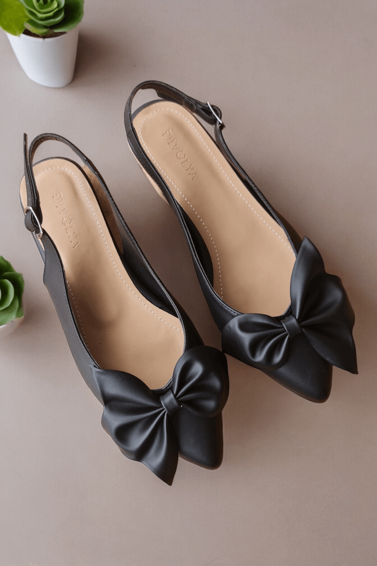 Divolya Nunka Siyah Fiyonklu (2 cm Topuklu) Bilekten Bantlı Sivri Burun Günlük Babet - Görsel 2