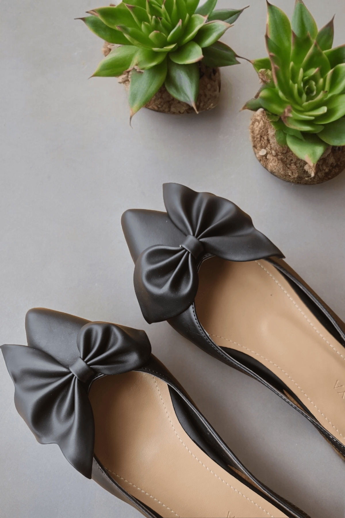 Divolya Nunka Siyah Fiyonklu (2 cm Topuklu) Bilekten Bantlı Sivri Burun Günlük Babet - Görsel 3