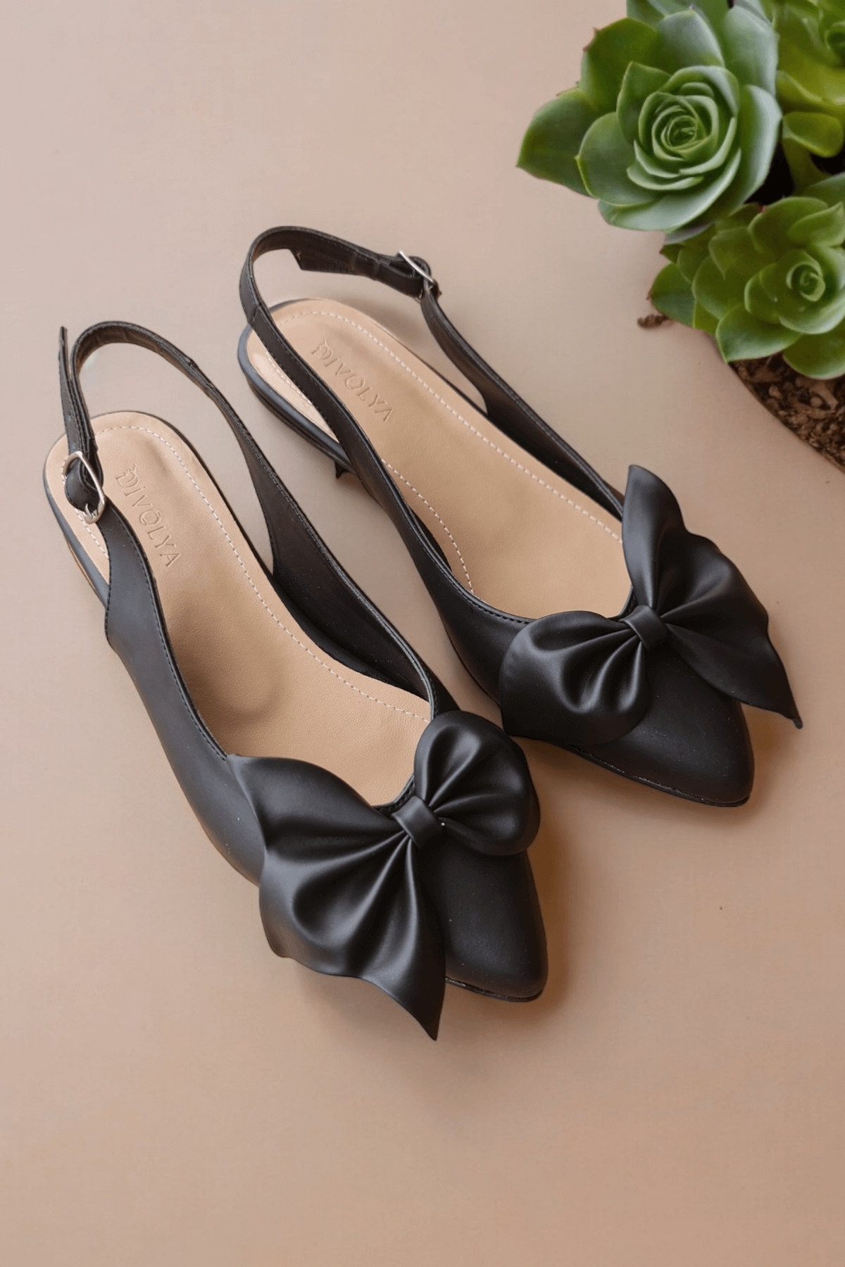 Divolya Nunka Siyah Fiyonklu (2 cm Topuklu) Bilekten Bantlı Sivri Burun Günlük Babet - Görsel 4