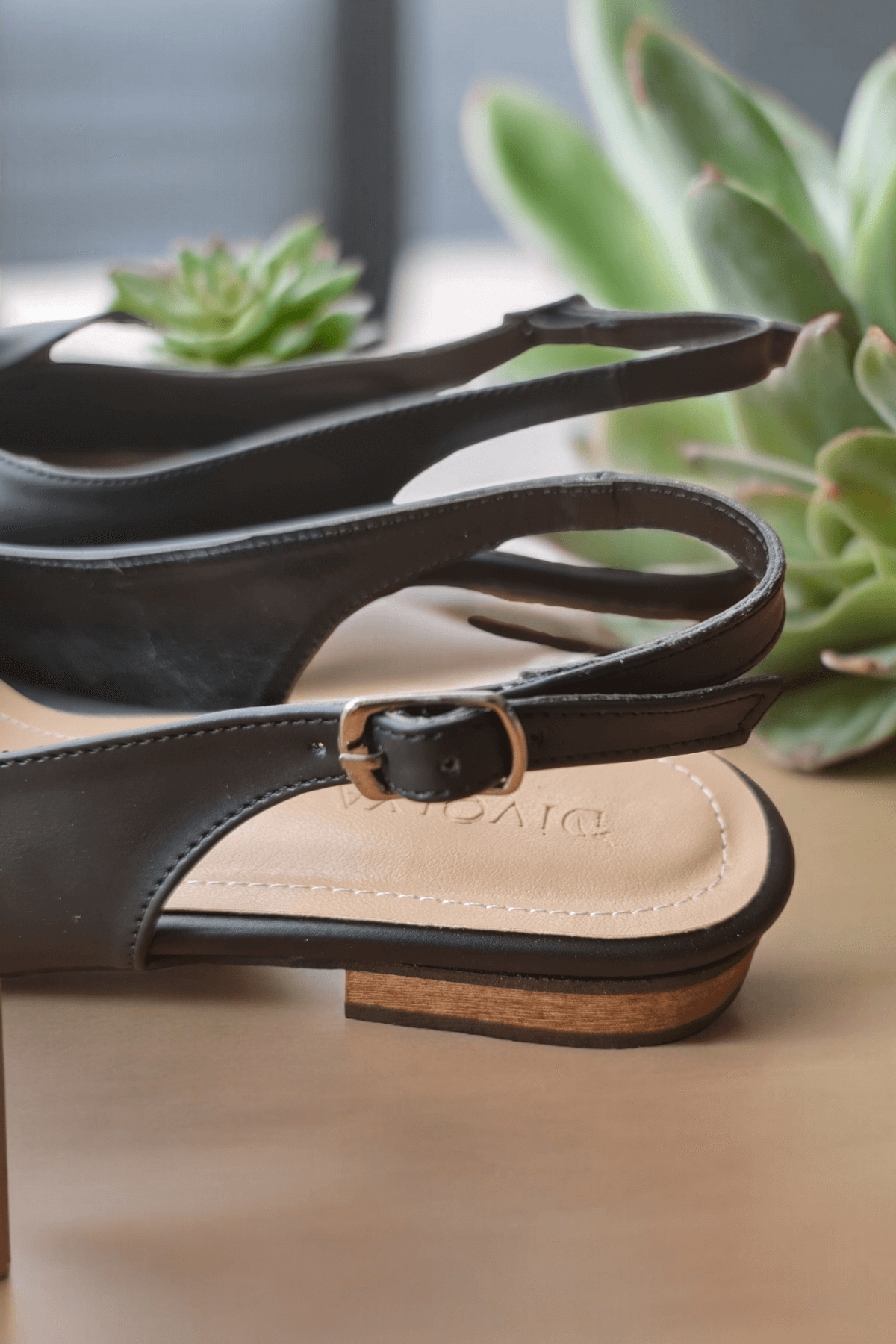 Divolya Nunka Siyah Fiyonklu (2 cm Topuklu) Bilekten Bantlı Sivri Burun Günlük Babet - Görsel 6