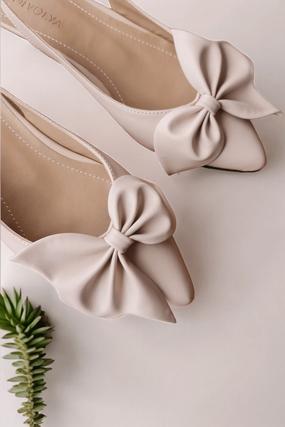 Nunka Bej Fiyonklu (2 cm Topuklu) Bilekten Bantlı Sivri Burun Günlük Babet - Görsel 3