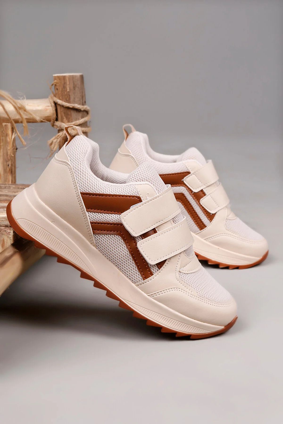 Sararmaz Taban Cırtlı Spor Ayakkabı - Görsel 2