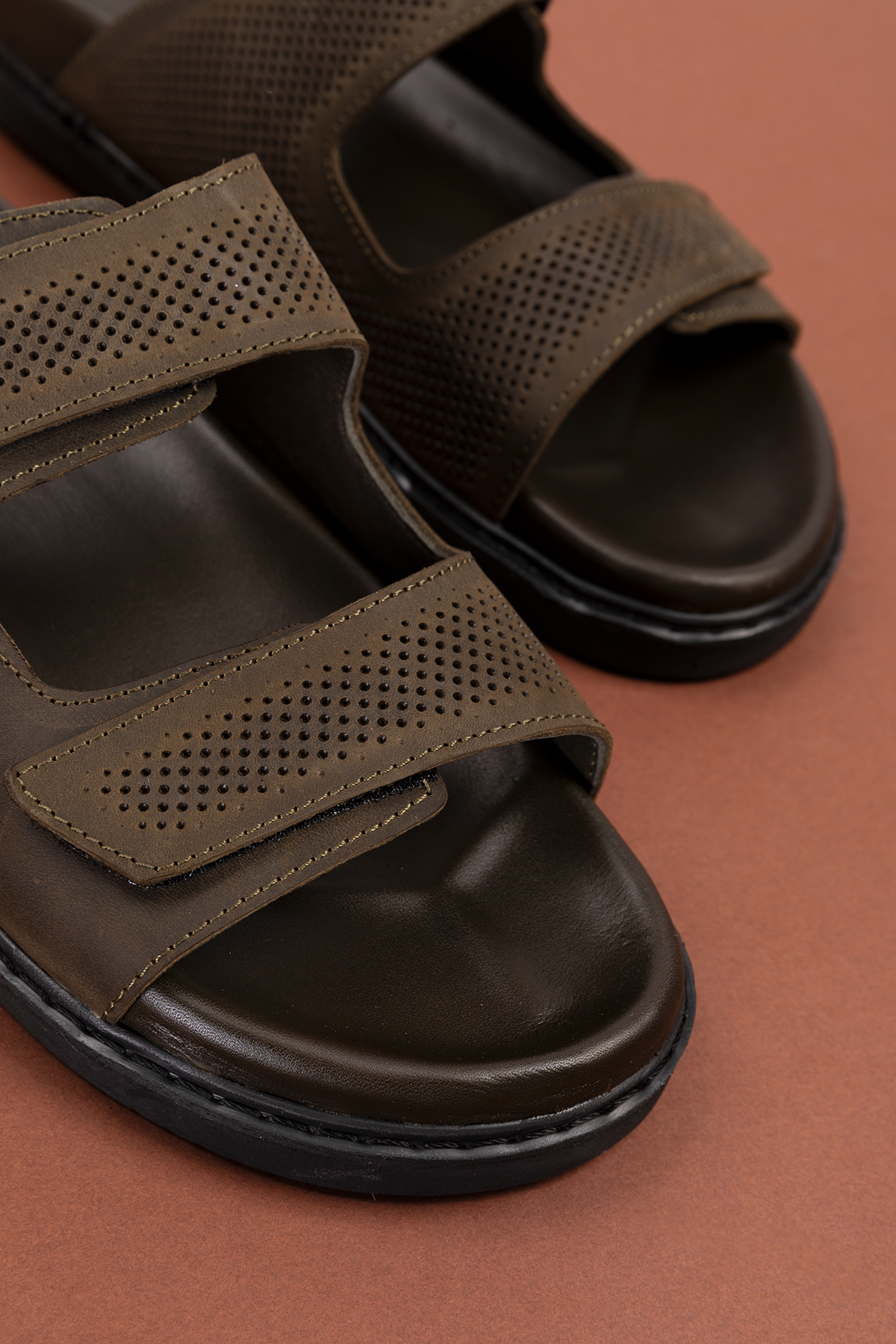 Gondol Erkek Hakiki Deri Cırtlı Ayarlanabilir Rahat Terlik esm.616 - Görsel 9