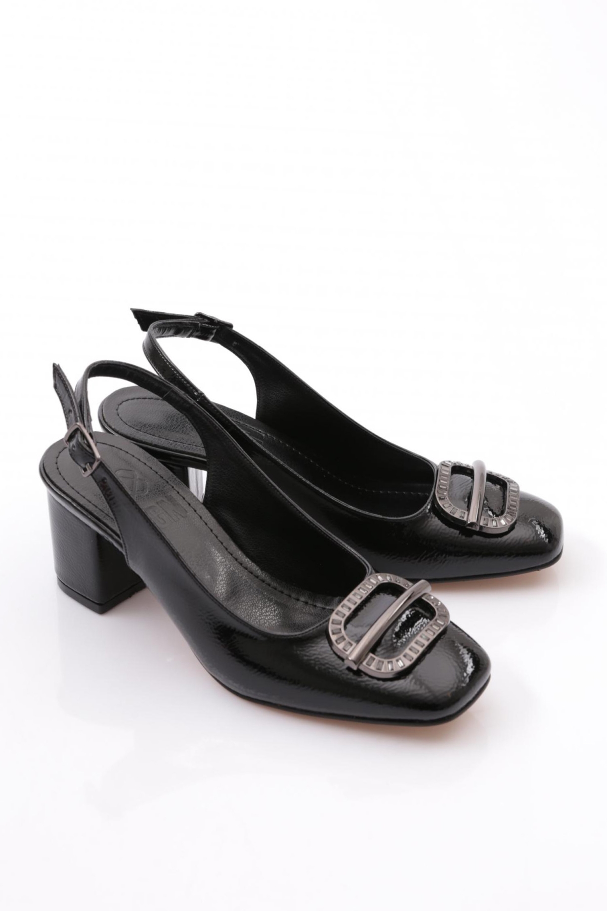 K661 Kadin Arkasi Açik Metal Aksesuarli Topuklu Ayakkabi - Görsel 3