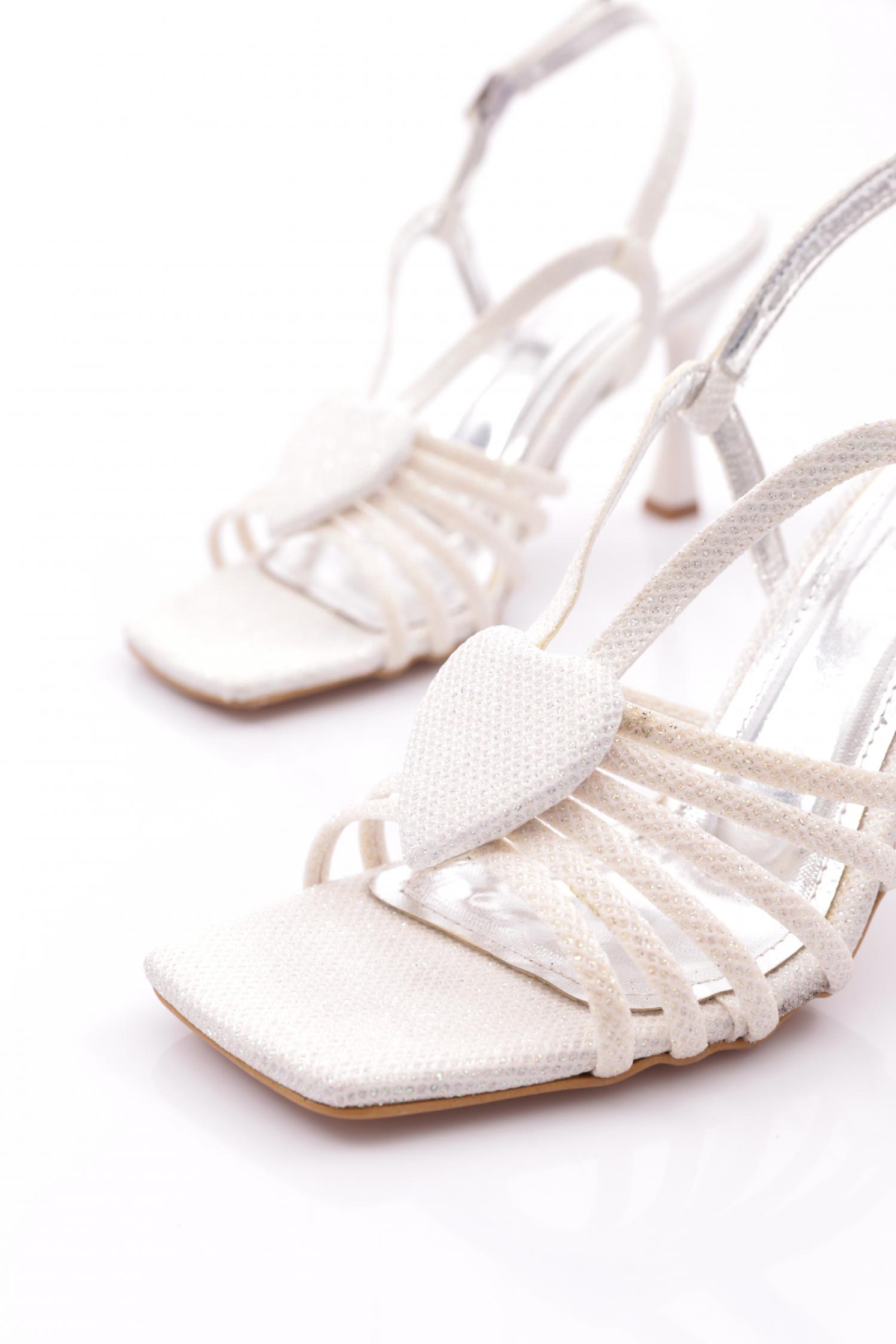 4031 Kalp Desenli Topuklu Ayakkabi - Görsel 5