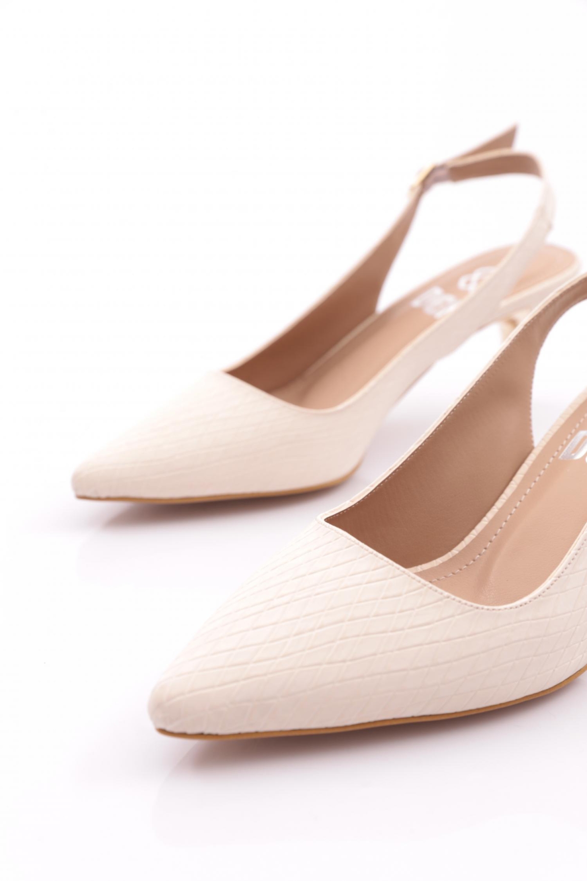 5004 Kadin Arkasi Açik Topuklu Ayakkabi - Görsel 5