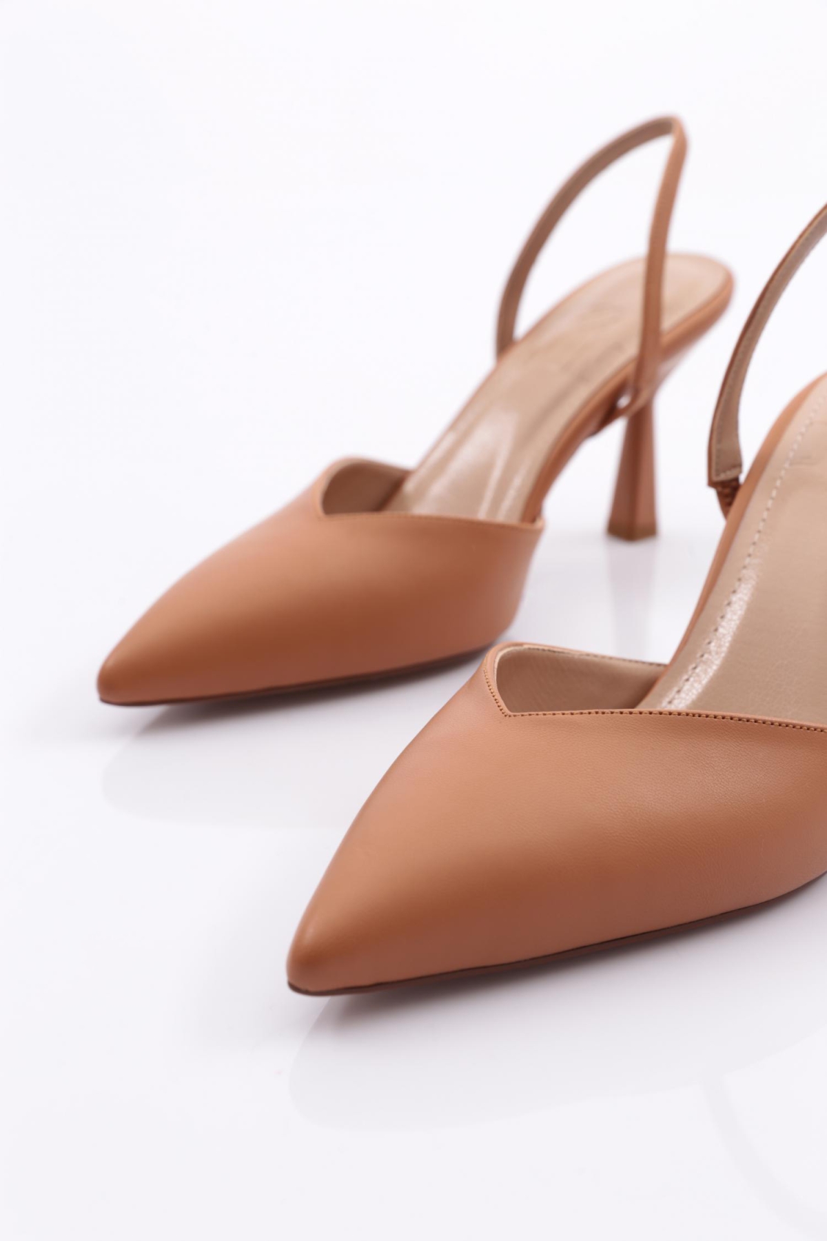 7073 Kadin Önü Kapali Sivri Burun Topuklu Ayakkabi - Görsel 5