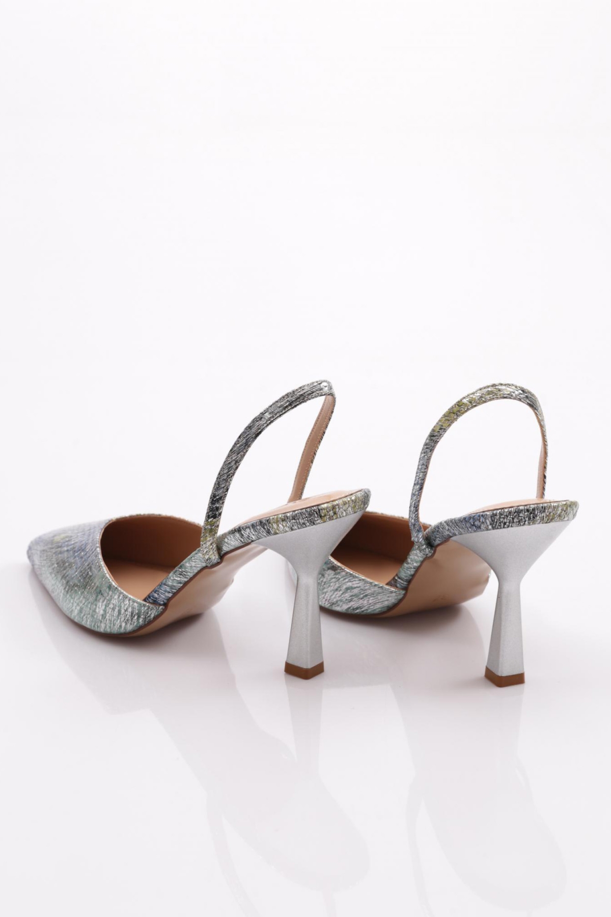 7073 Kadin Önü Kapali Sivri Burun Topuklu Ayakkabi - Görsel 4