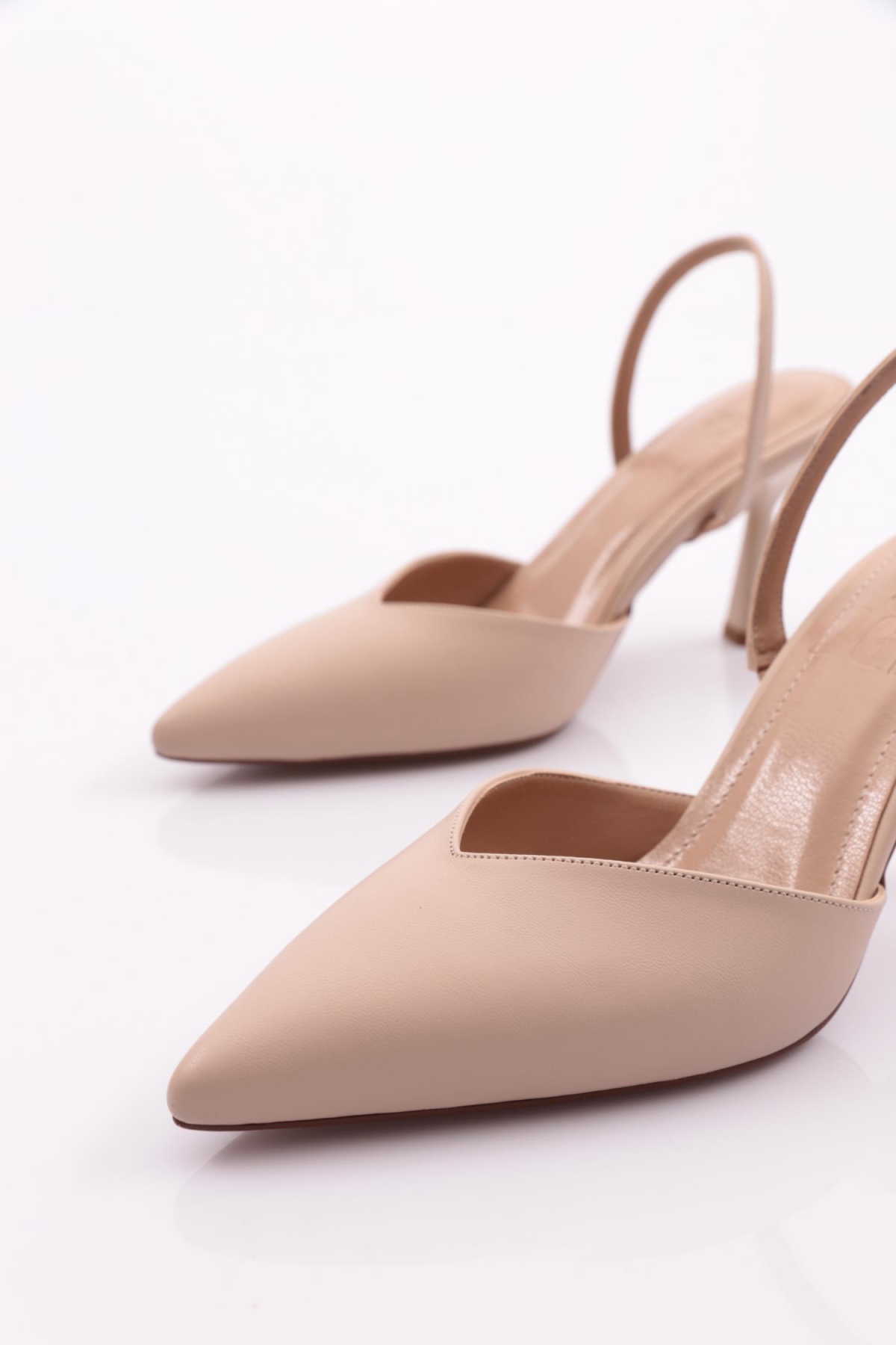 7073 Kadin Önü Kapali Sivri Burun Topuklu Ayakkabi - Görsel 5