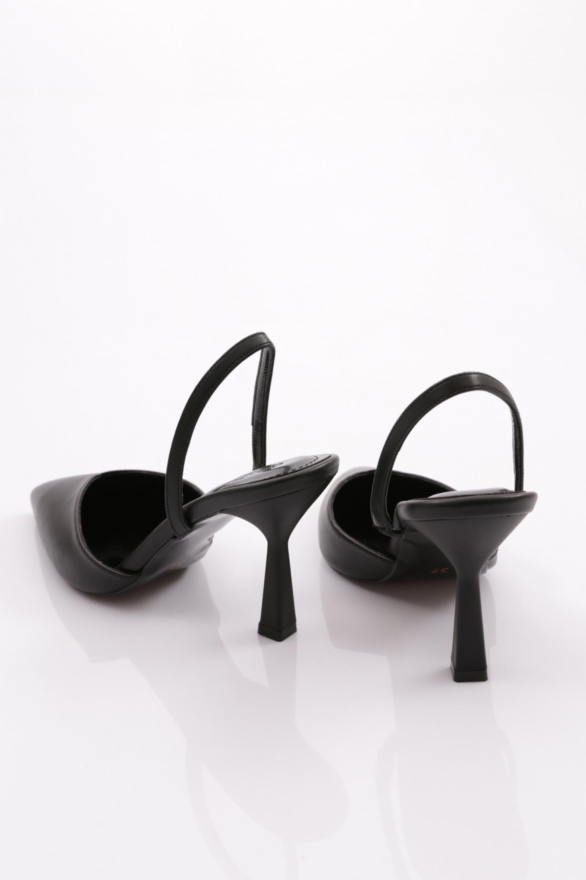 7073 Kadin Önü Kapali Sivri Burun Topuklu Ayakkabi - Görsel 4