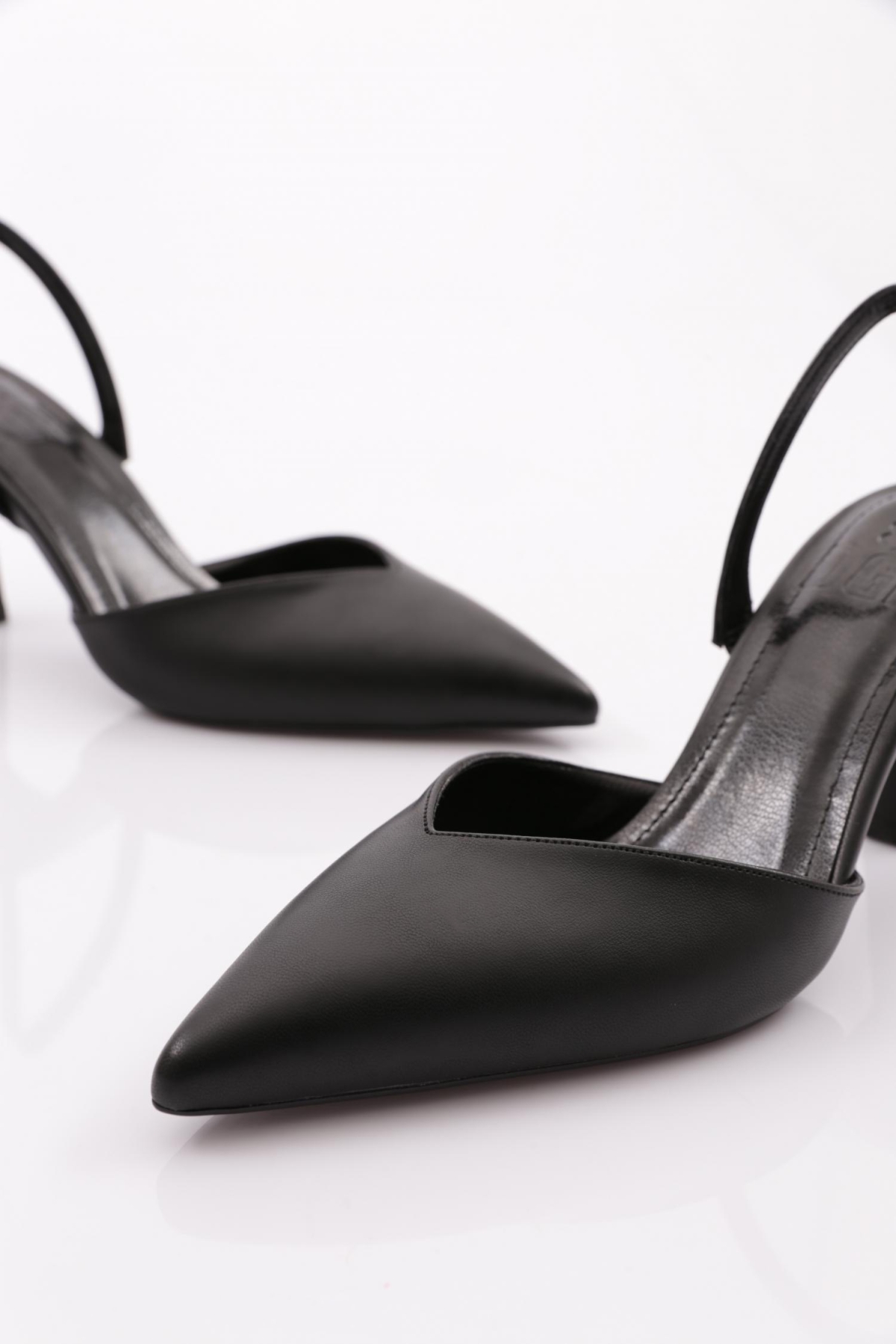 7073 Kadin Önü Kapali Sivri Burun Topuklu Ayakkabi - Görsel 5