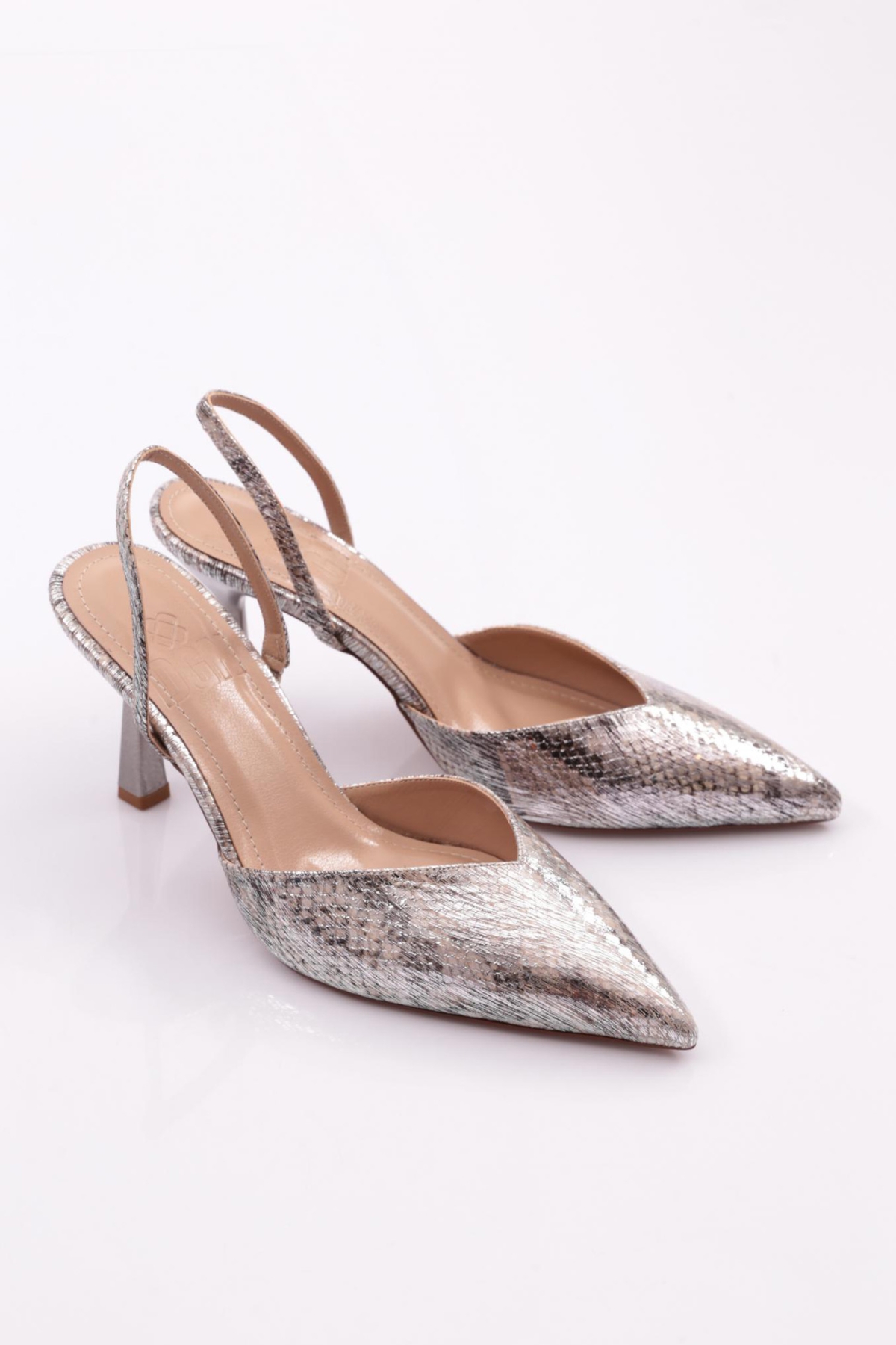 7073 Kadin Önü Kapali Sivri Burun Topuklu Ayakkabi - Görsel 3