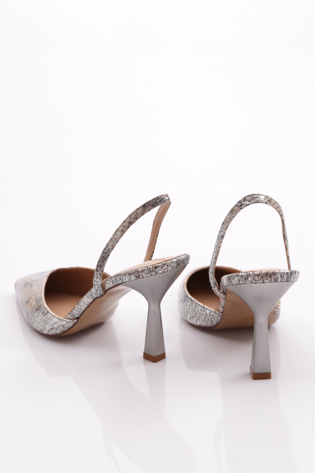 7073 Kadin Önü Kapali Sivri Burun Topuklu Ayakkabi - Görsel 4