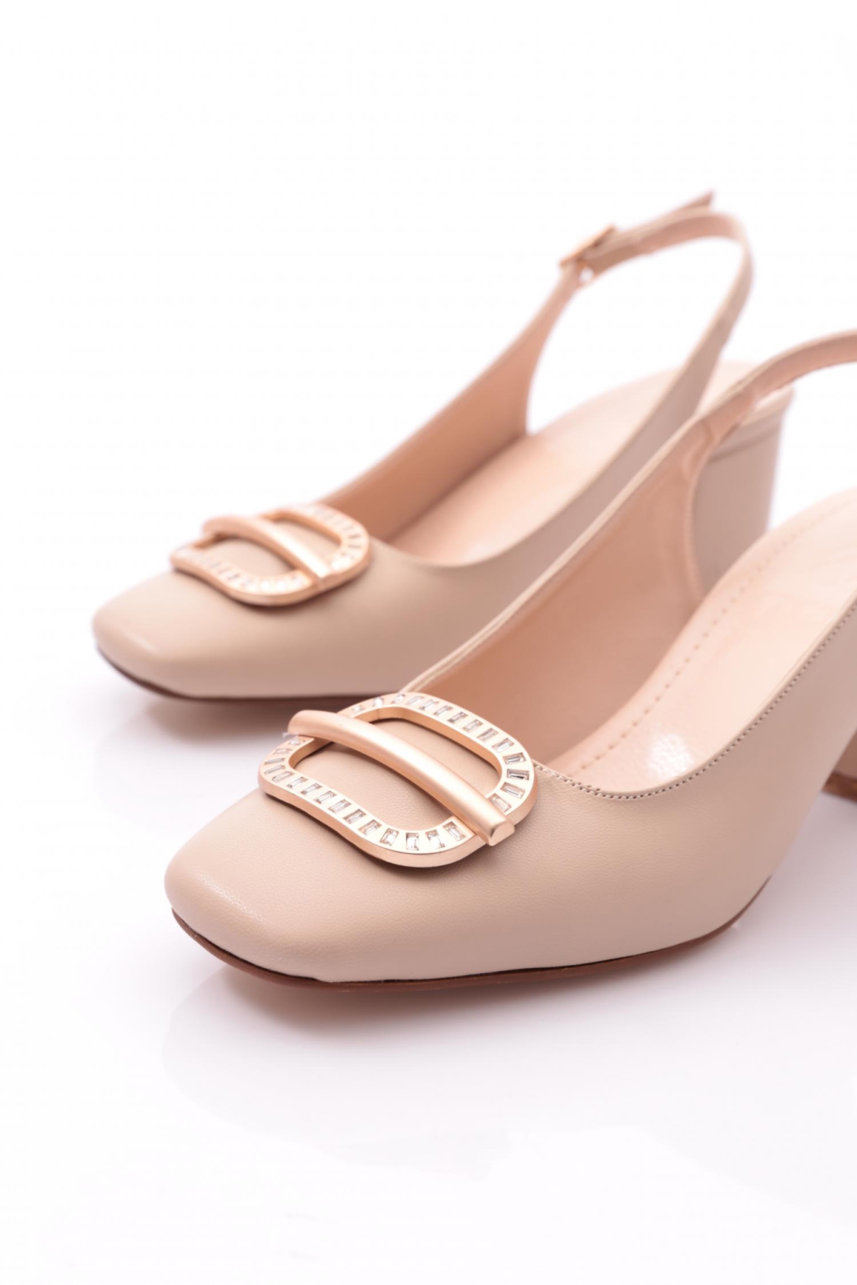 K661 Kadin Arkasi Açik Metal Aksesuarli Topuklu Ayakkabi - Görsel 5