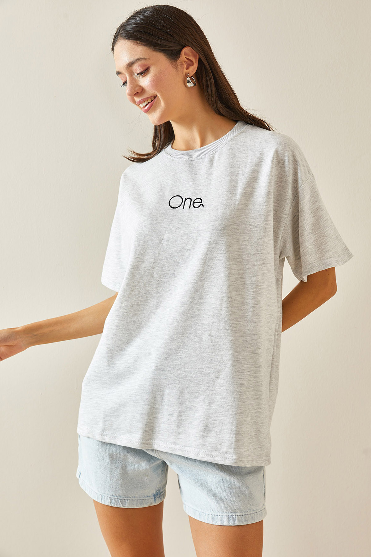 Gri Bisiklet Yaka Yazılı Oversize Tshirt 5YXK1-48703-03