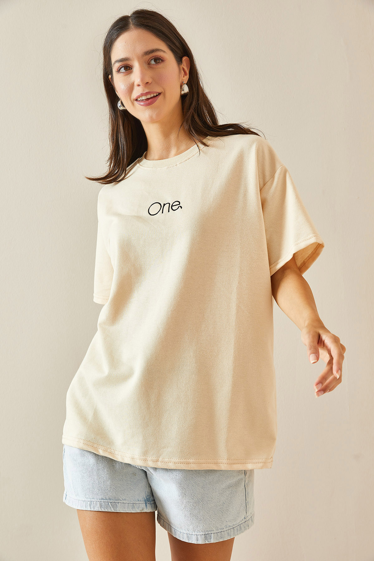 Bej Bisiklet Yaka Yazılı Oversize Tshirt 5YXK1-48703-25