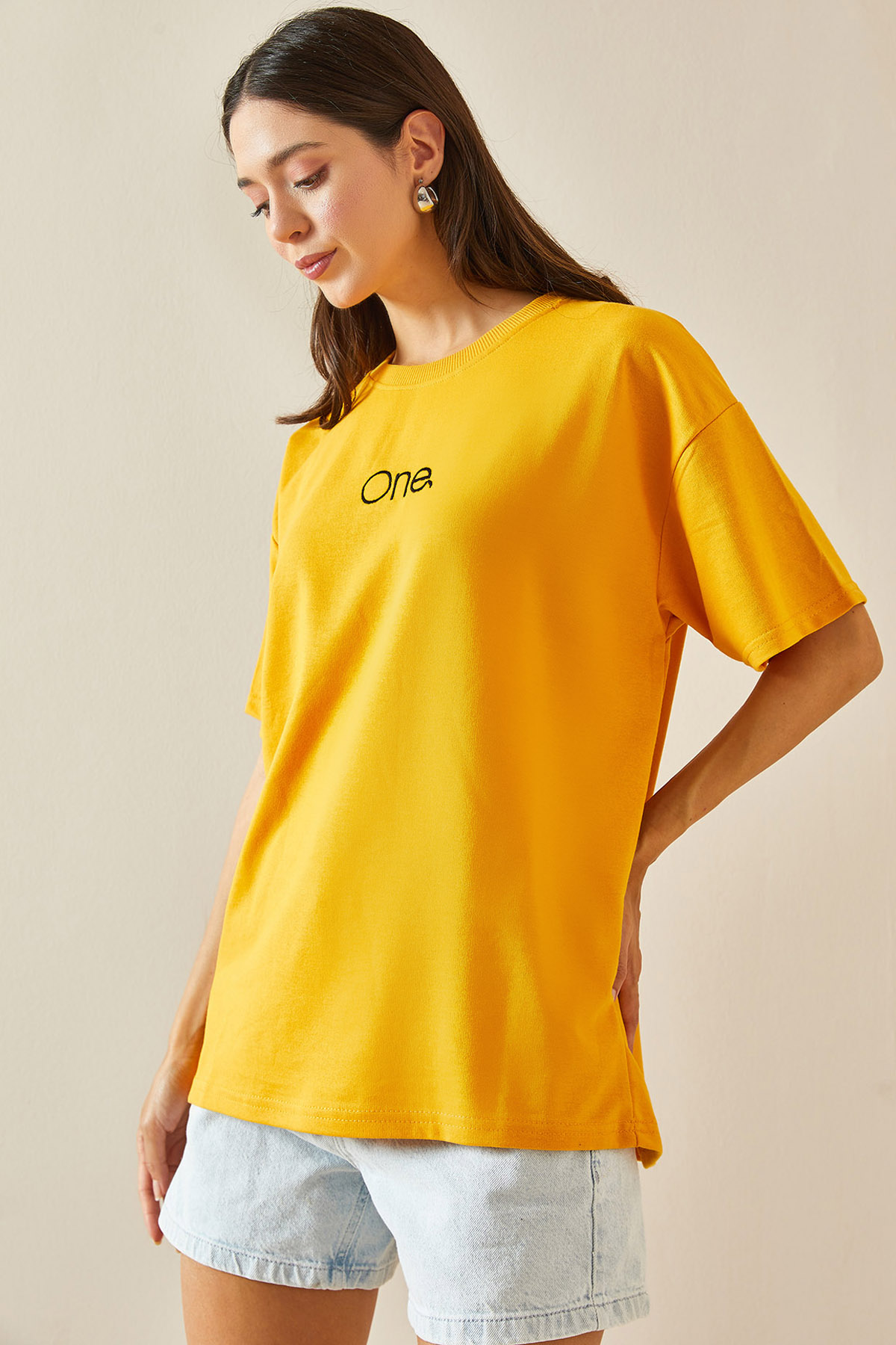 Sarı Bisiklet Yaka Yazılı Oversize Tshirt 5YXK1-48703-10