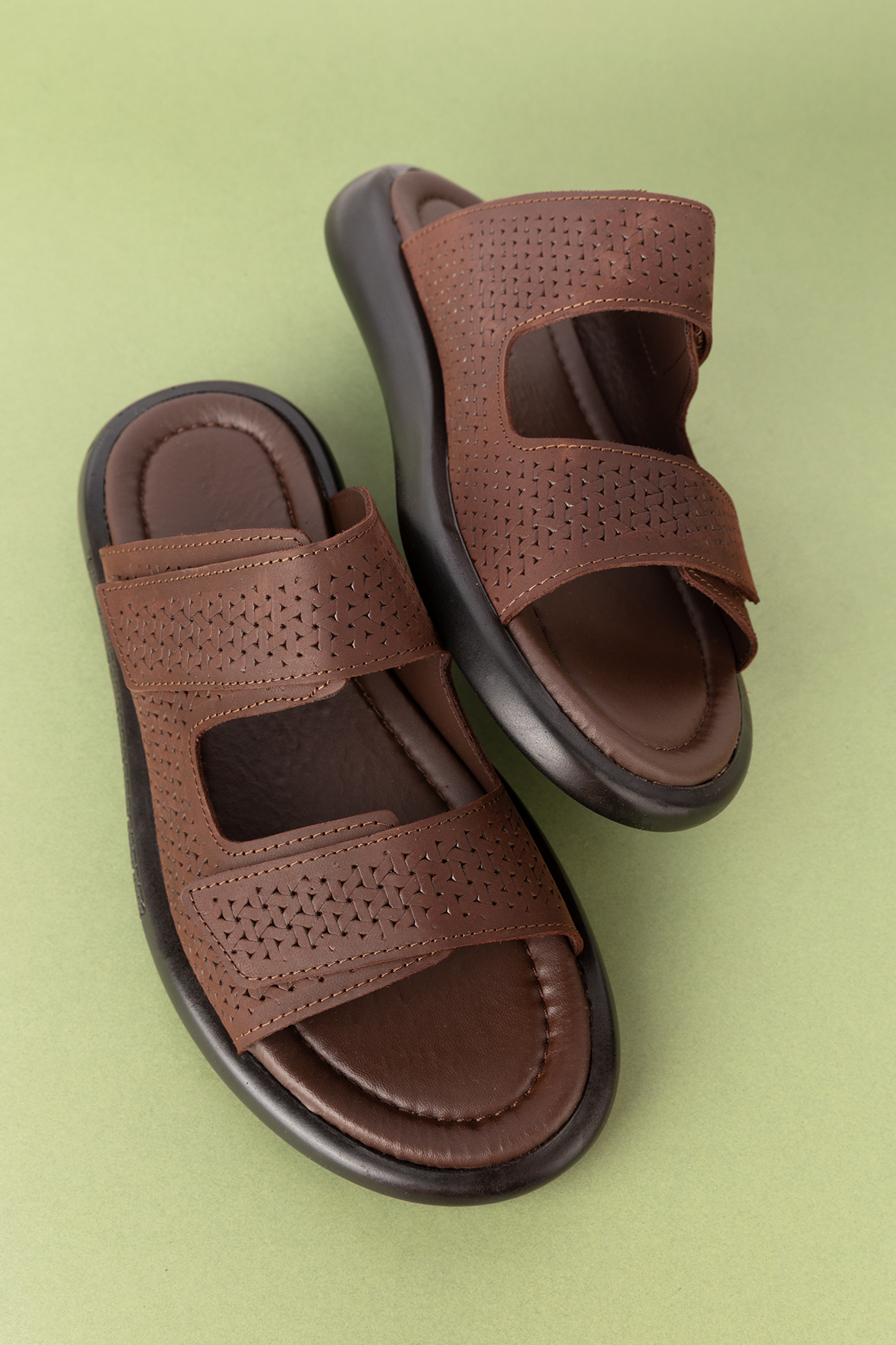 Gondol Erkek Hakiki Deri Cırtlı Ayarlanabilir Rahat Terlik esm.6016 - Görsel 4