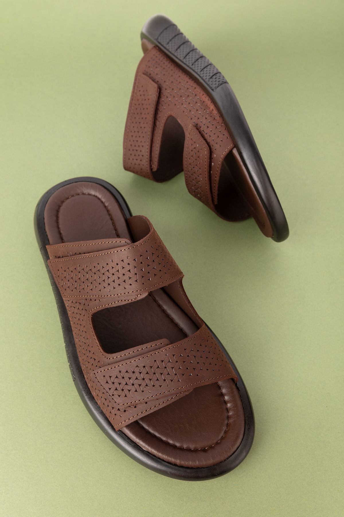 Gondol Erkek Hakiki Deri Cırtlı Ayarlanabilir Rahat Terlik esm.6016 - Görsel 5