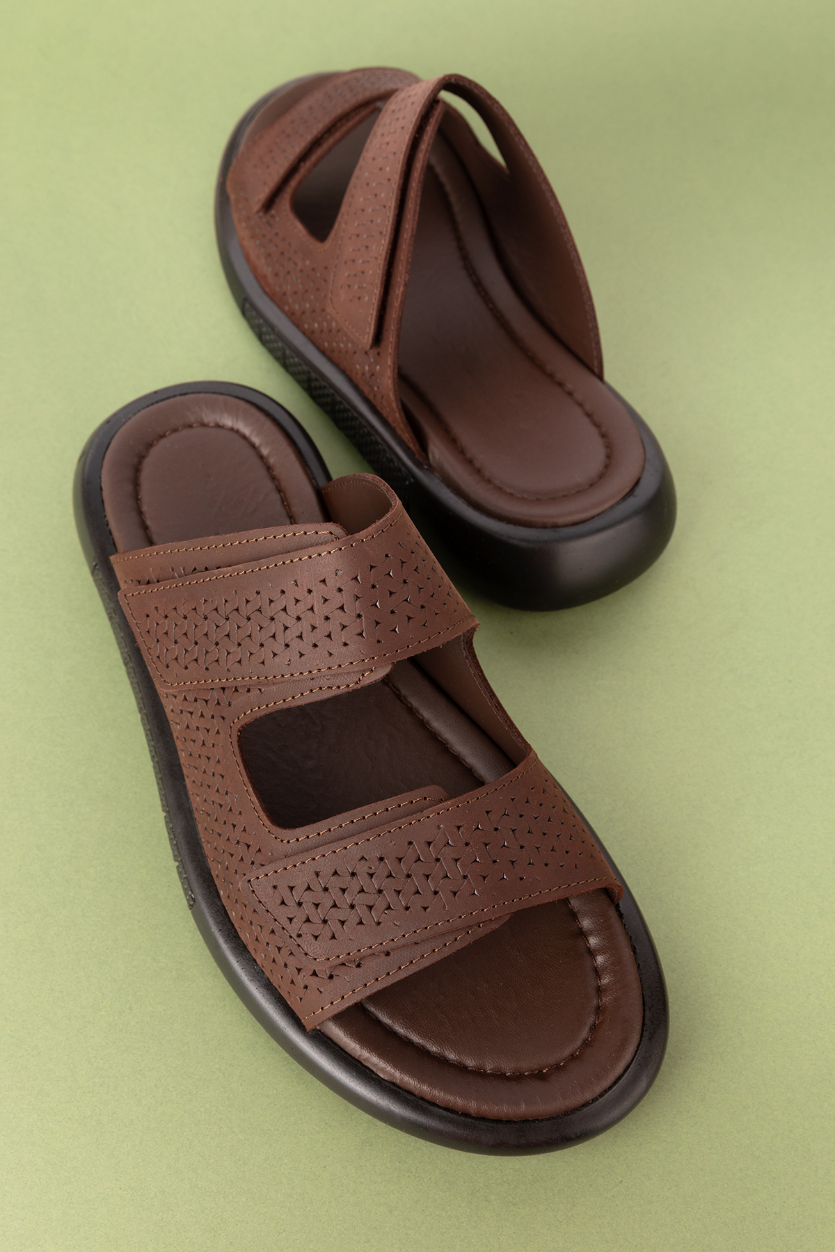 Gondol Erkek Hakiki Deri Cırtlı Ayarlanabilir Rahat Terlik esm.6016 - Görsel 6