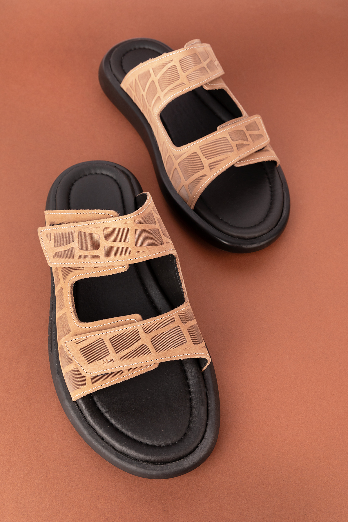 Gondol Erkek Hakiki Deri Cırtlı Ayarlanabilir Rahat Terlik esm.6016 - Görsel 4