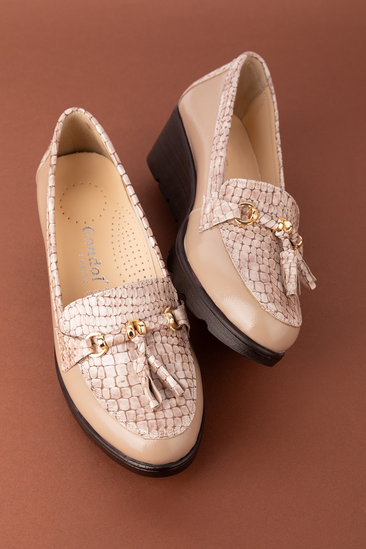 Gondol Kadın Hakiki Deri Dolgu Topuk Rahat Şık Anne Ayakkabısı ell.6821 - Görsel 4