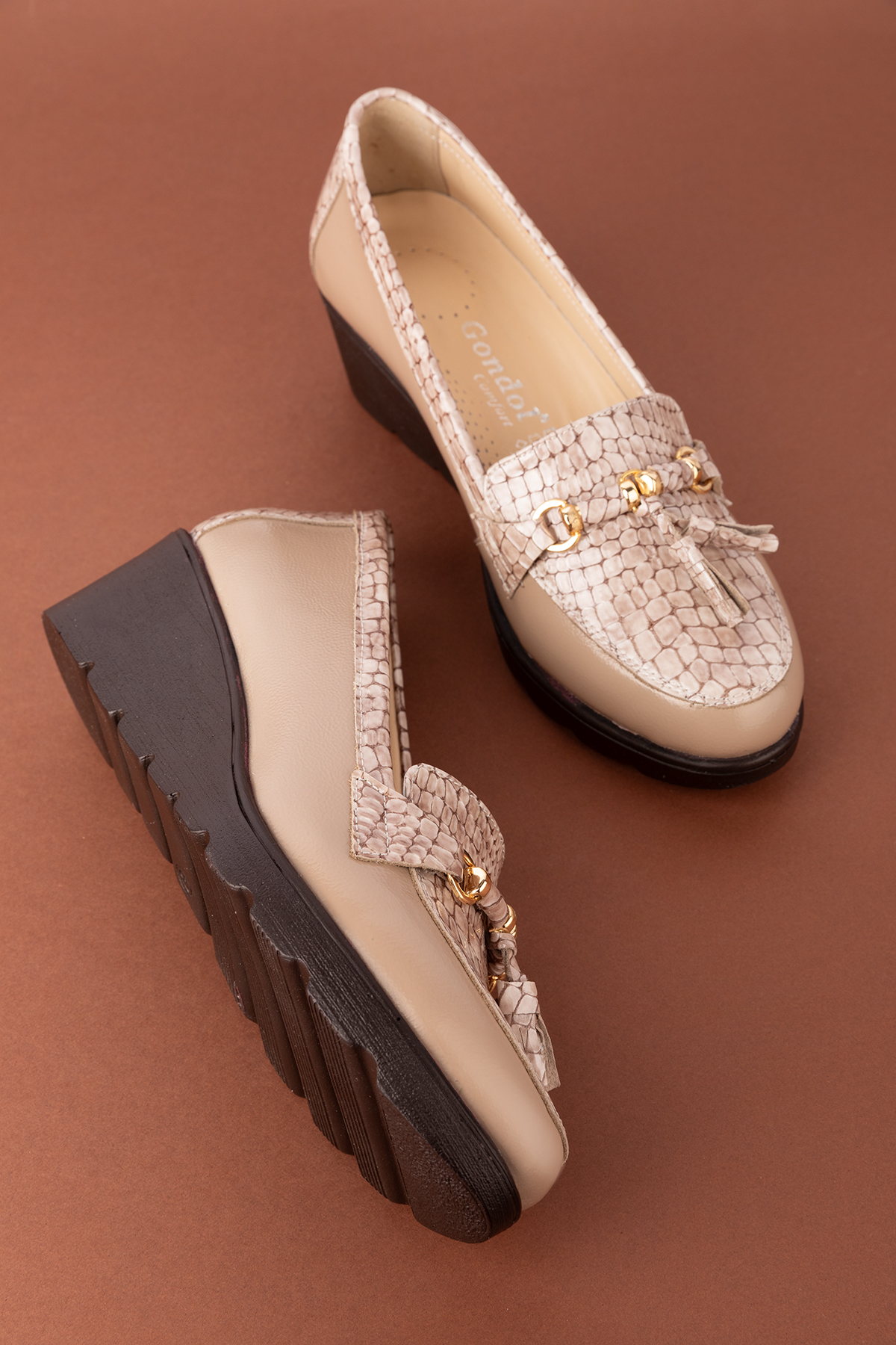 Gondol Kadın Hakiki Deri Dolgu Topuk Rahat Şık Anne Ayakkabısı ell.6821 - Görsel 5