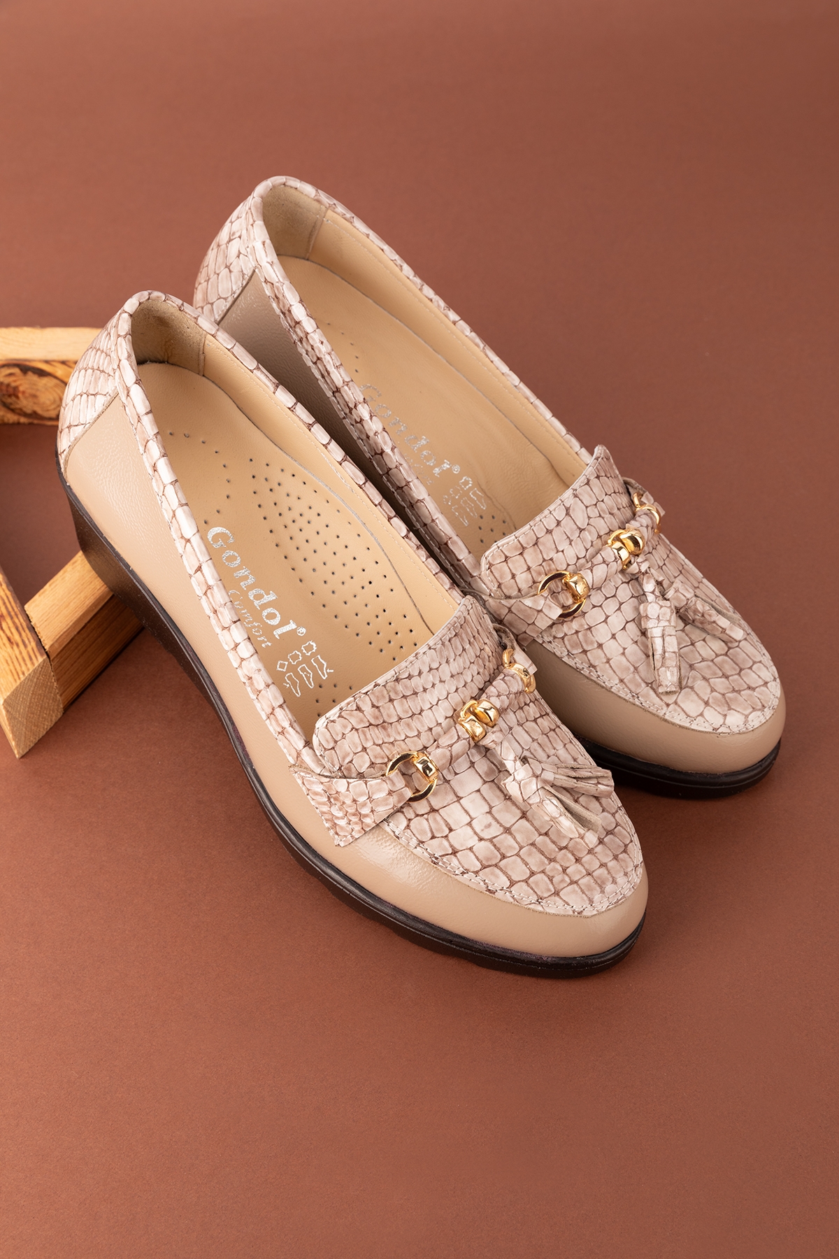 Gondol Kadın Hakiki Deri Dolgu Topuk Rahat Şık Anne Ayakkabısı ell.6821 - Görsel 7