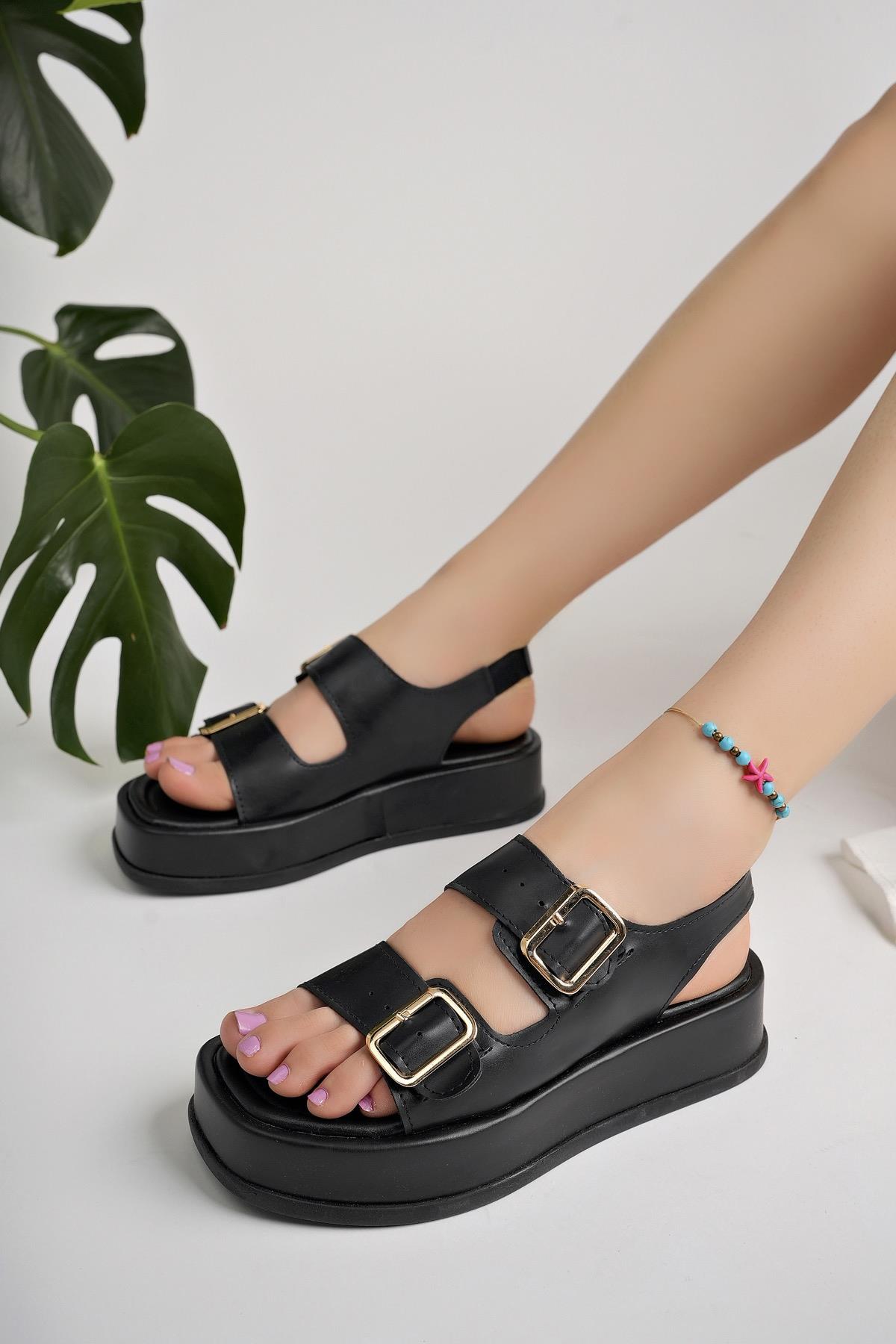 WANDA Garantili Dolgu Topuklu Çift Bantlı Toka Detaylı Lastikli Kadın Sandalet - Görsel 3