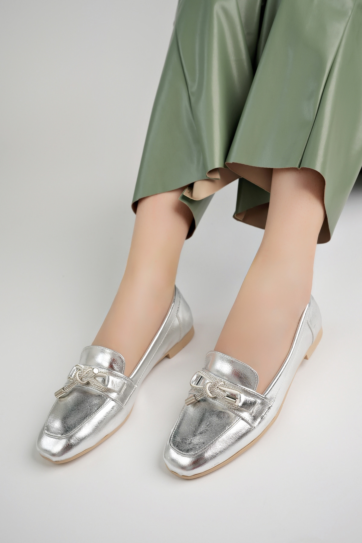 Kadın Yazlık Rahat Hafif Taşlı Toka Babet Ayakkabı .030 Gümüş - Görsel 2