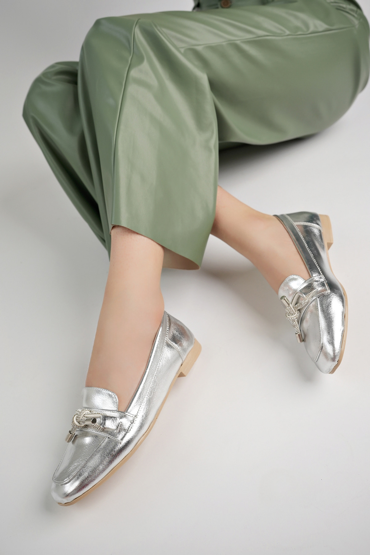 Kadın Yazlık Rahat Hafif Taşlı Toka Babet Ayakkabı .030 Gümüş - Görsel 3