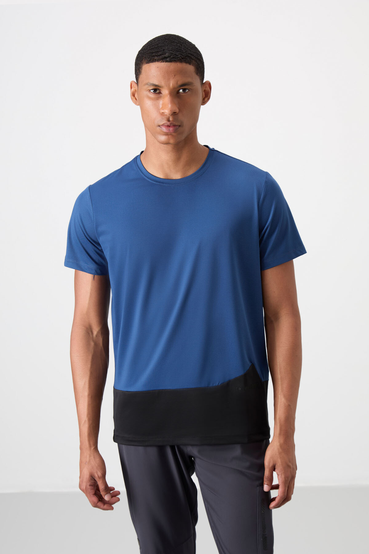 TOMMYLIFE Parlament Polyester Nefes Alan Dokulu İnce Esnek Standart Fit Erkek Performans T-Shirt - 88383