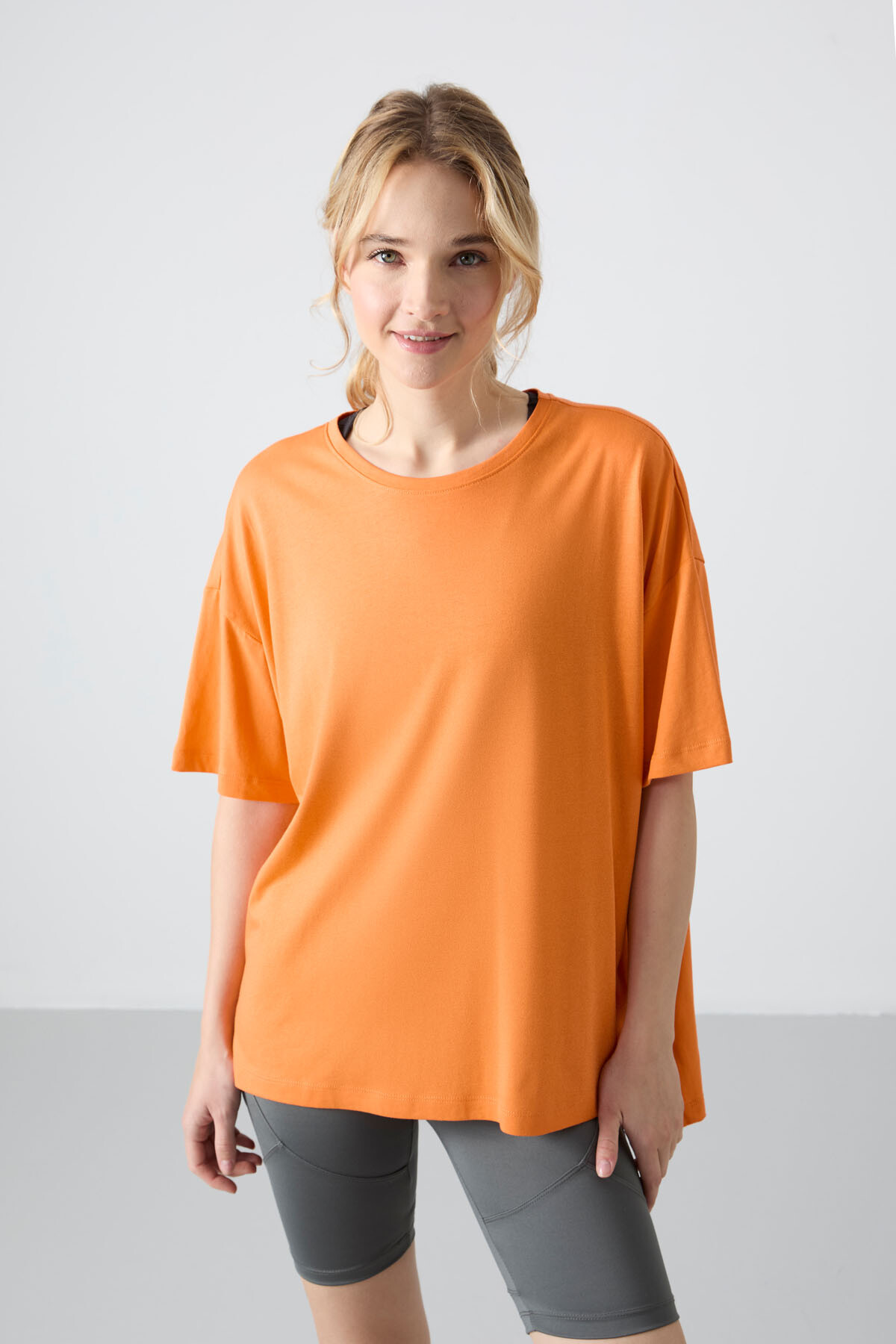 Oranj Penye Modal Yumuşak Tuşeli Oversize Fit Basic Kadın T-Shirt- 97285