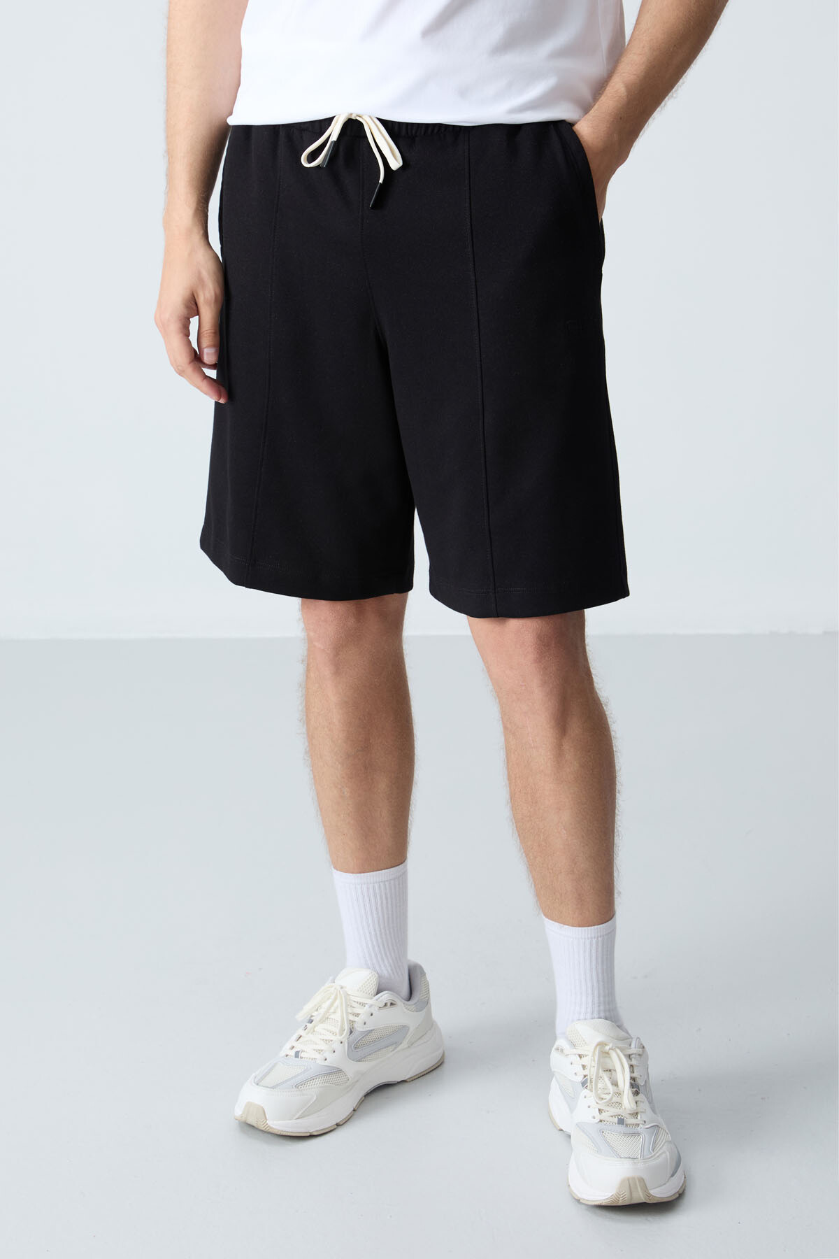TOMMYLIFE Siyah Pamuklu Kalın Yumuşak Dokulu Standart Fit Basic Erkek Şort - 81277 — 4